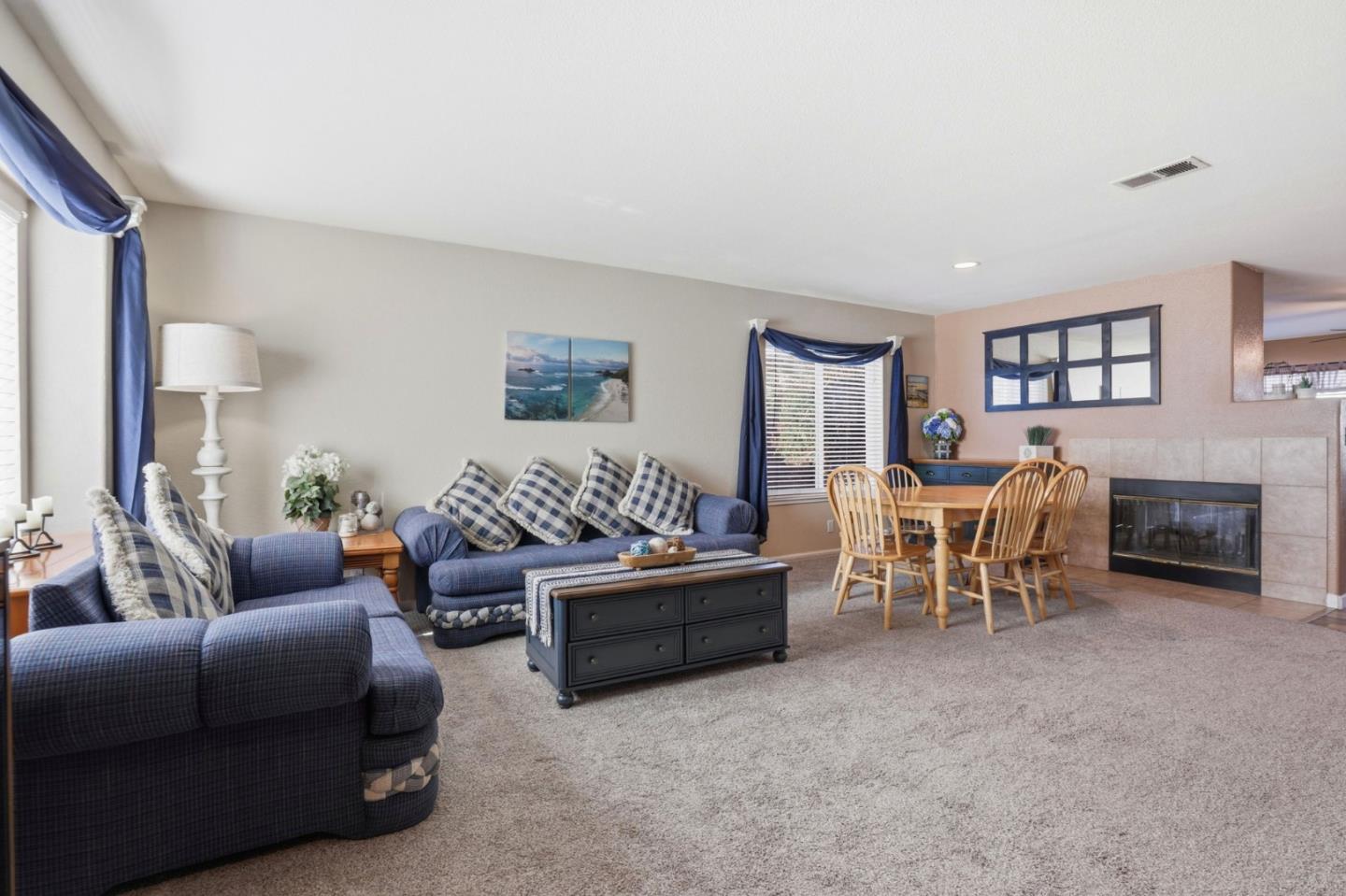 Detail Gallery Image 5 of 36 For 1744 Brentwood Ct, Hollister,  CA 95023 - 4 Beds | 2/1 Baths