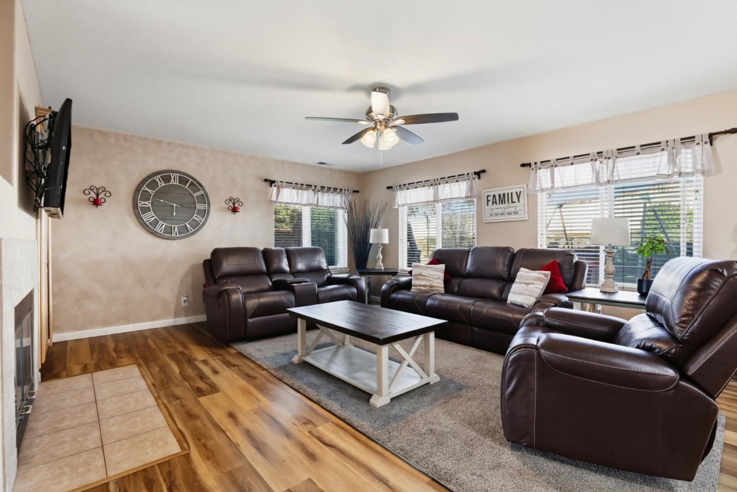 Detail Gallery Image 8 of 36 For 1744 Brentwood Ct, Hollister,  CA 95023 - 4 Beds | 2/1 Baths