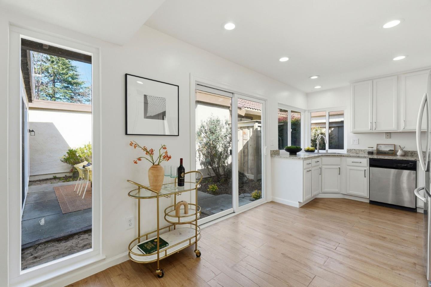 Detail Gallery Image 10 of 36 For 5893 Manorwood Ct, San Jose,  CA 95129 - 2 Beds | 2 Baths