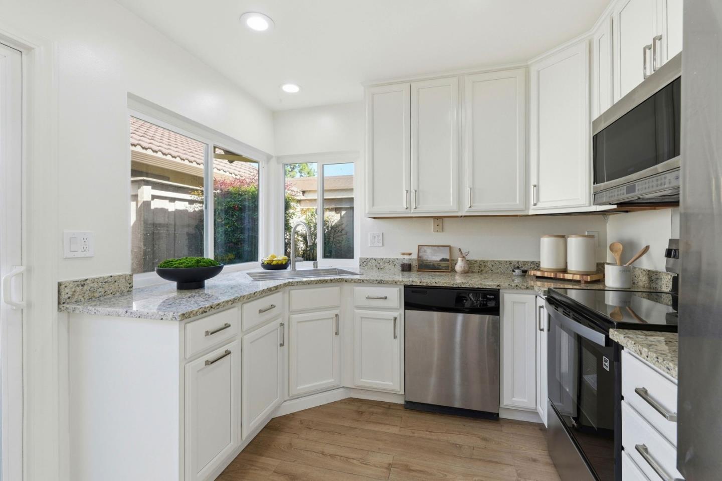 Detail Gallery Image 12 of 36 For 5893 Manorwood Ct, San Jose,  CA 95129 - 2 Beds | 2 Baths