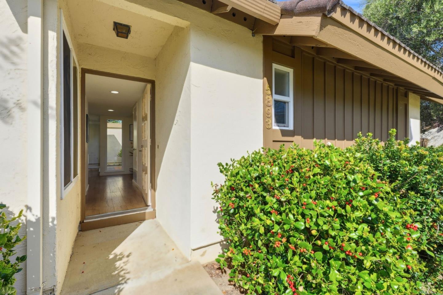 Detail Gallery Image 5 of 36 For 5893 Manorwood Ct, San Jose,  CA 95129 - 2 Beds | 2 Baths