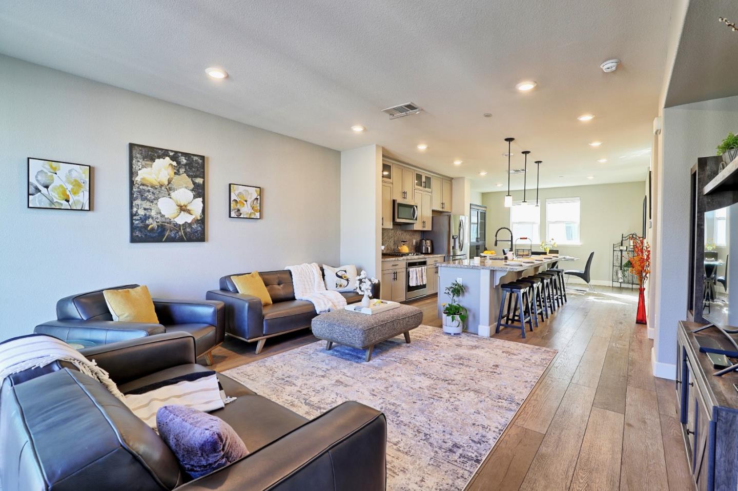Detail Gallery Image 14 of 53 For 2980 Henry Miller Pl #4,  San Jose,  CA 95136 - 3 Beds | 3/1 Baths