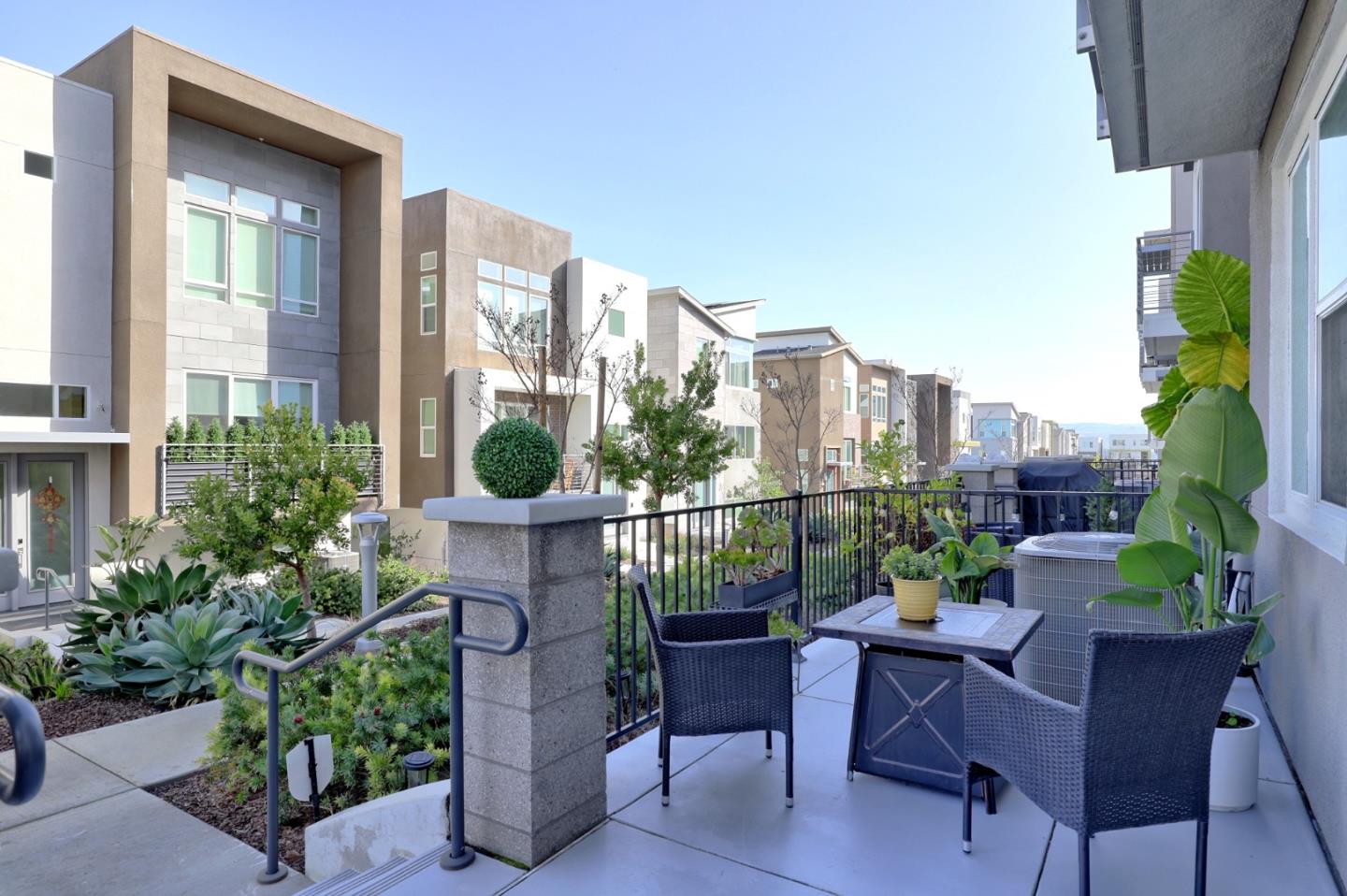 Detail Gallery Image 6 of 53 For 2980 Henry Miller Pl #4,  San Jose,  CA 95136 - 3 Beds | 3/1 Baths