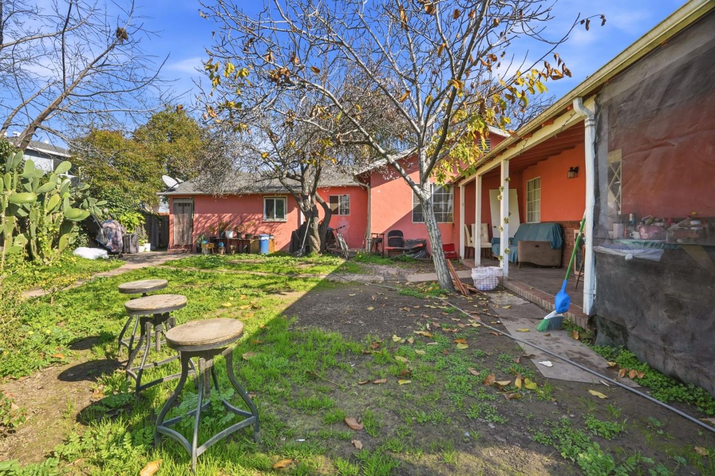 Detail Gallery Image 6 of 11 For 855 N 12th St, San Jose,  CA 95112 - 5 Beds | 2 Baths