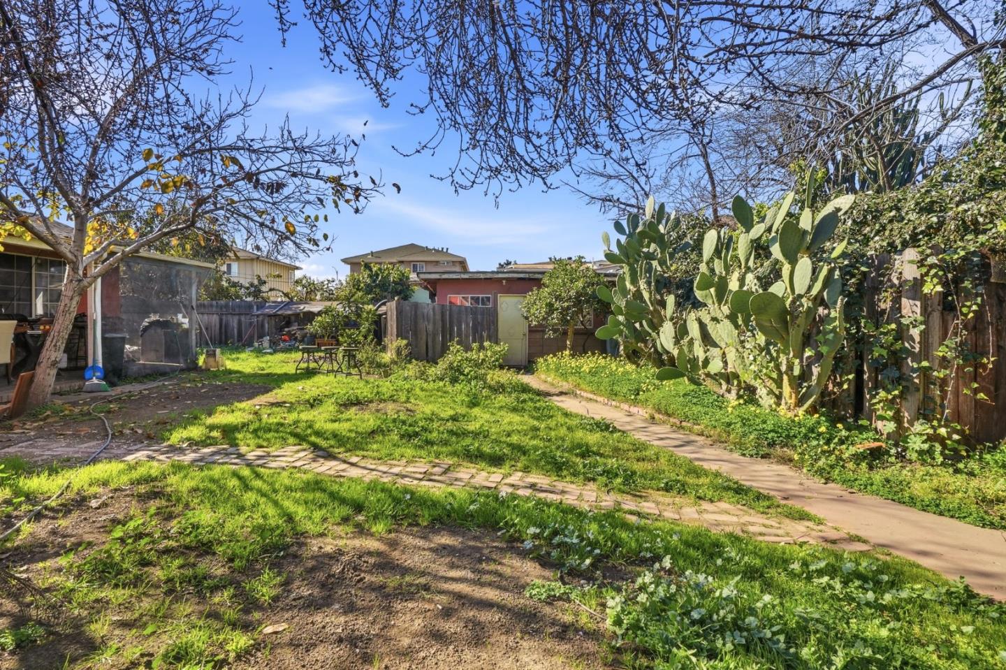 Detail Gallery Image 7 of 11 For 855 N 12th St, San Jose,  CA 95112 - 5 Beds | 2 Baths
