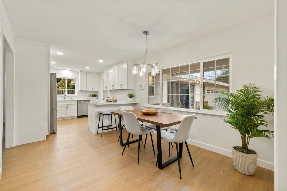 Detail Gallery Image 10 of 36 For 14000 Jerries Dr, Saratoga,  CA 95070 - 3 Beds | 2/1 Baths