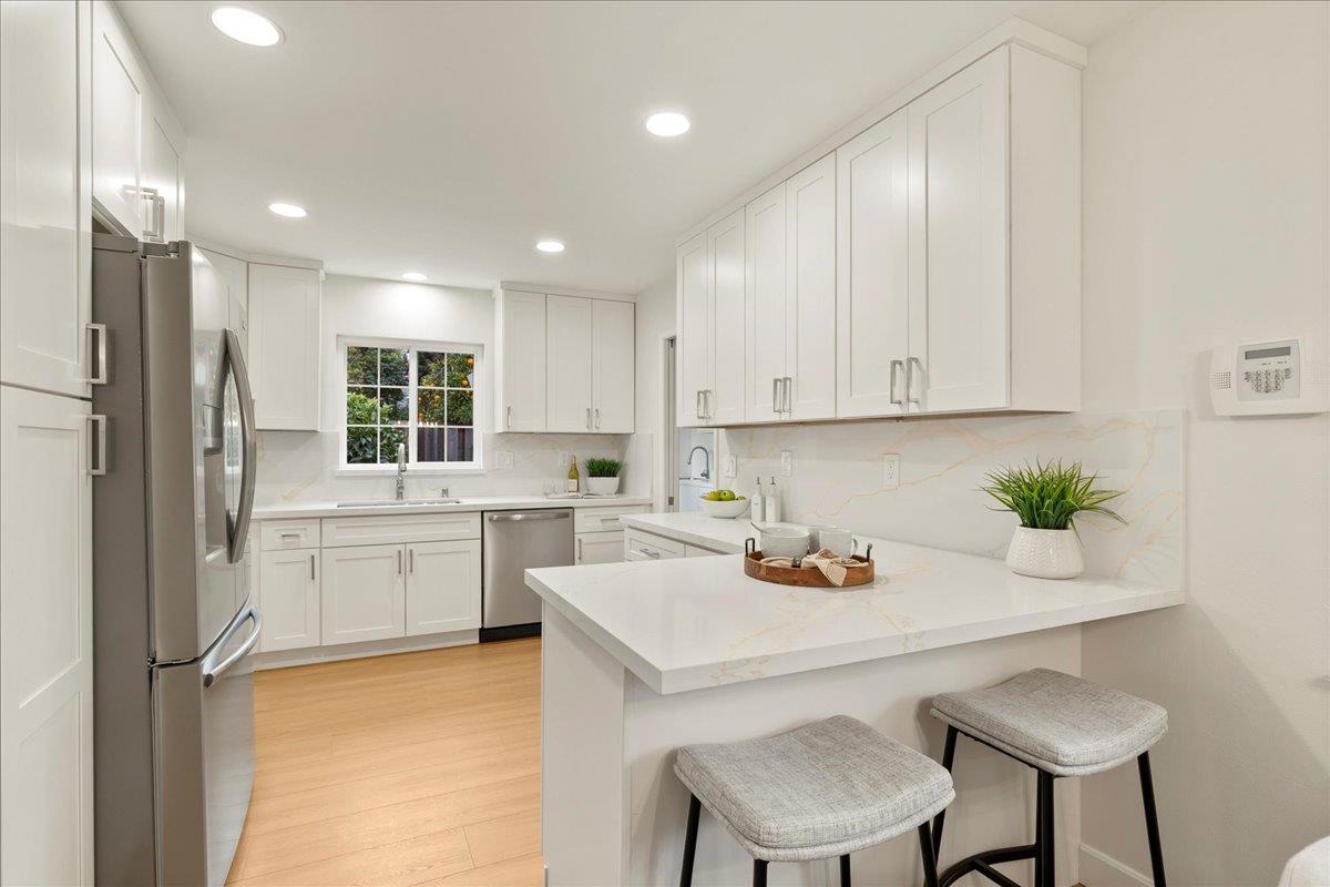 Detail Gallery Image 11 of 36 For 14000 Jerries Dr, Saratoga,  CA 95070 - 3 Beds | 2/1 Baths