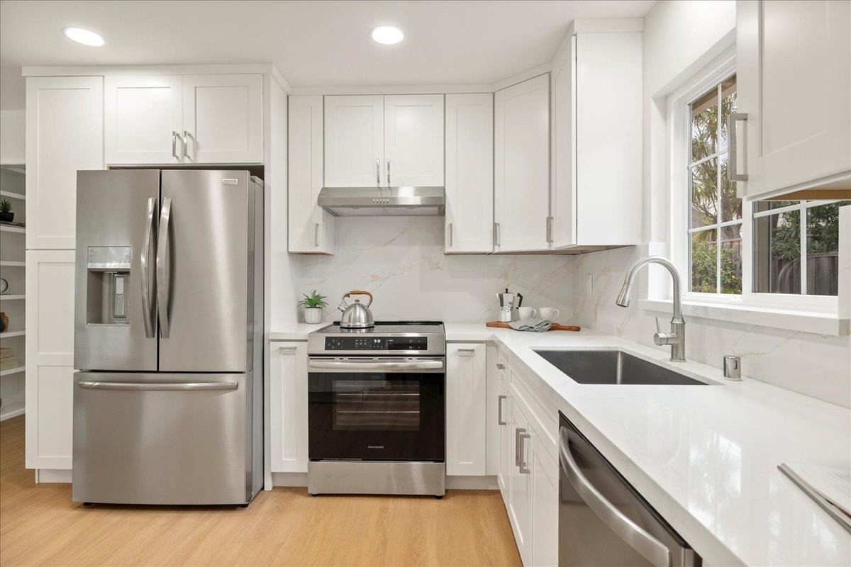 Detail Gallery Image 13 of 36 For 14000 Jerries Dr, Saratoga,  CA 95070 - 3 Beds | 2/1 Baths