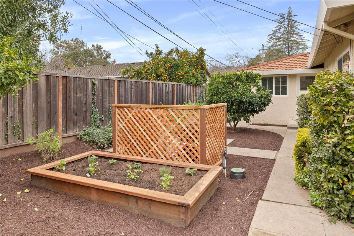 Detail Gallery Image 33 of 36 For 14000 Jerries Dr, Saratoga,  CA 95070 - 3 Beds | 2/1 Baths