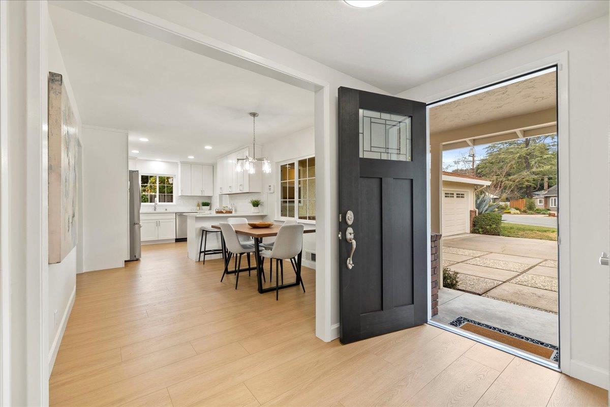 Detail Gallery Image 4 of 36 For 14000 Jerries Dr, Saratoga,  CA 95070 - 3 Beds | 2/1 Baths