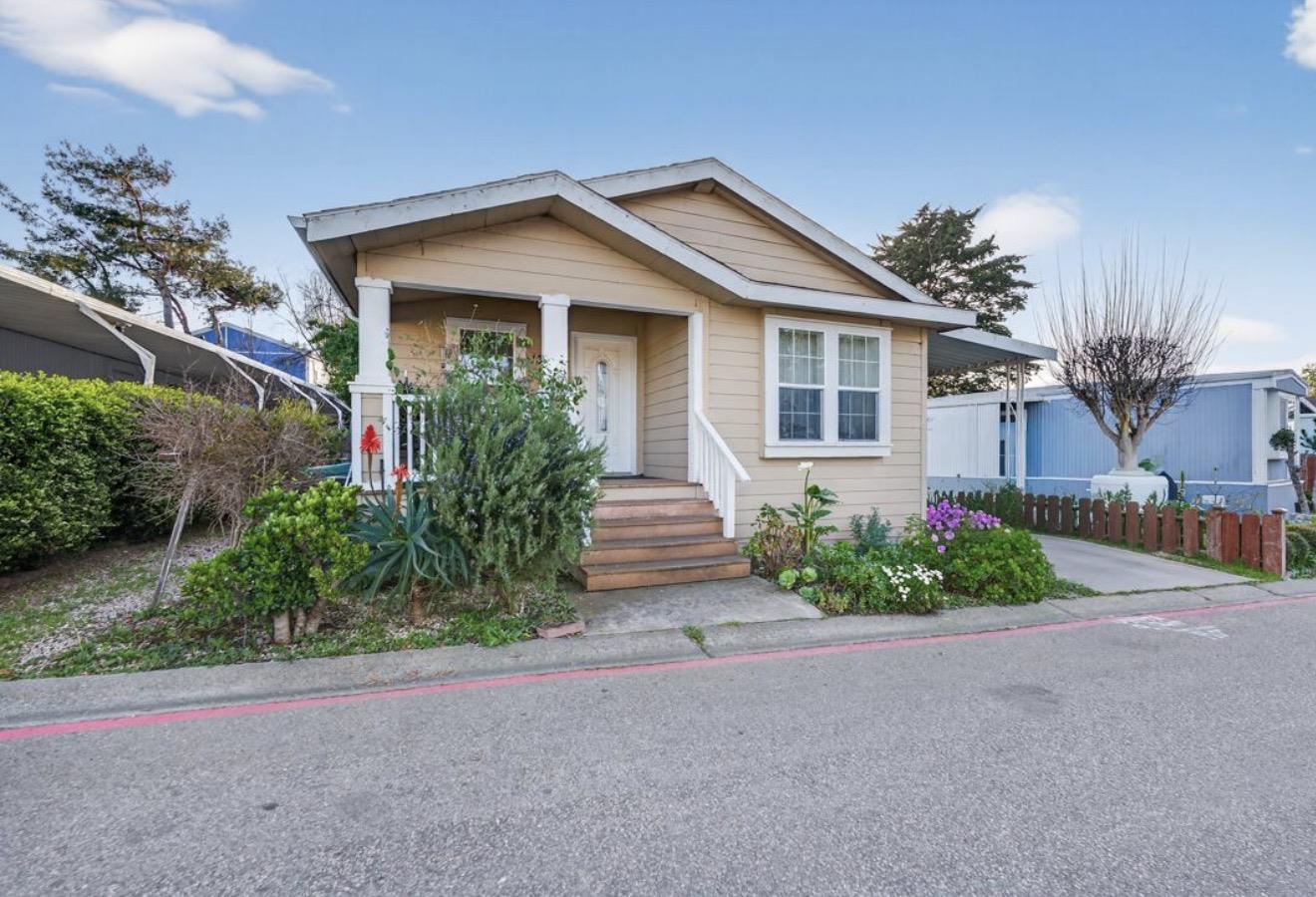 Detail Gallery Image 2 of 16 For 13622 Monte Del Sol #141,  Castroville,  CA 95012 - 3 Beds | 2 Baths