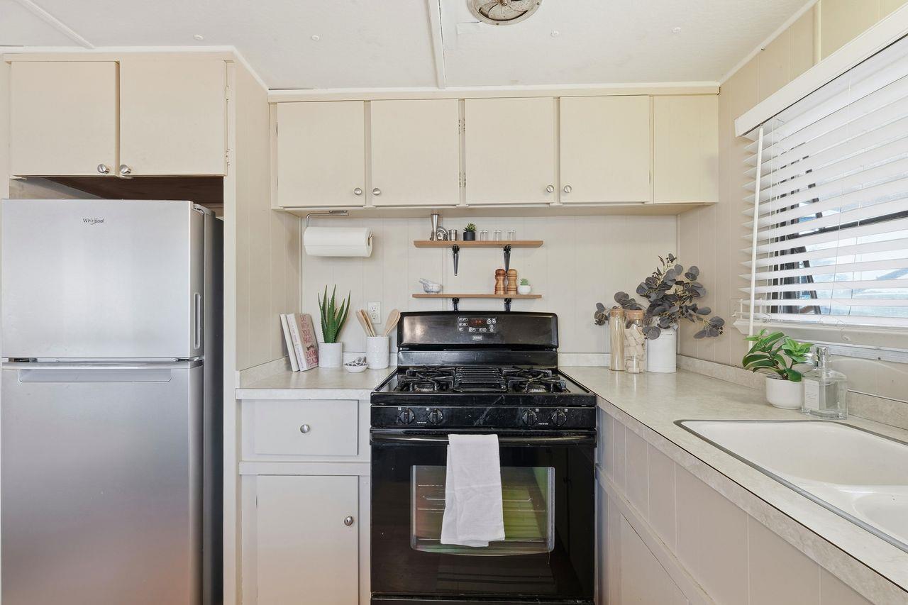 Detail Gallery Image 10 of 30 For 1555 Merrill St #61,  Santa Cruz,  CA 95062 - 1 Beds | 1 Baths