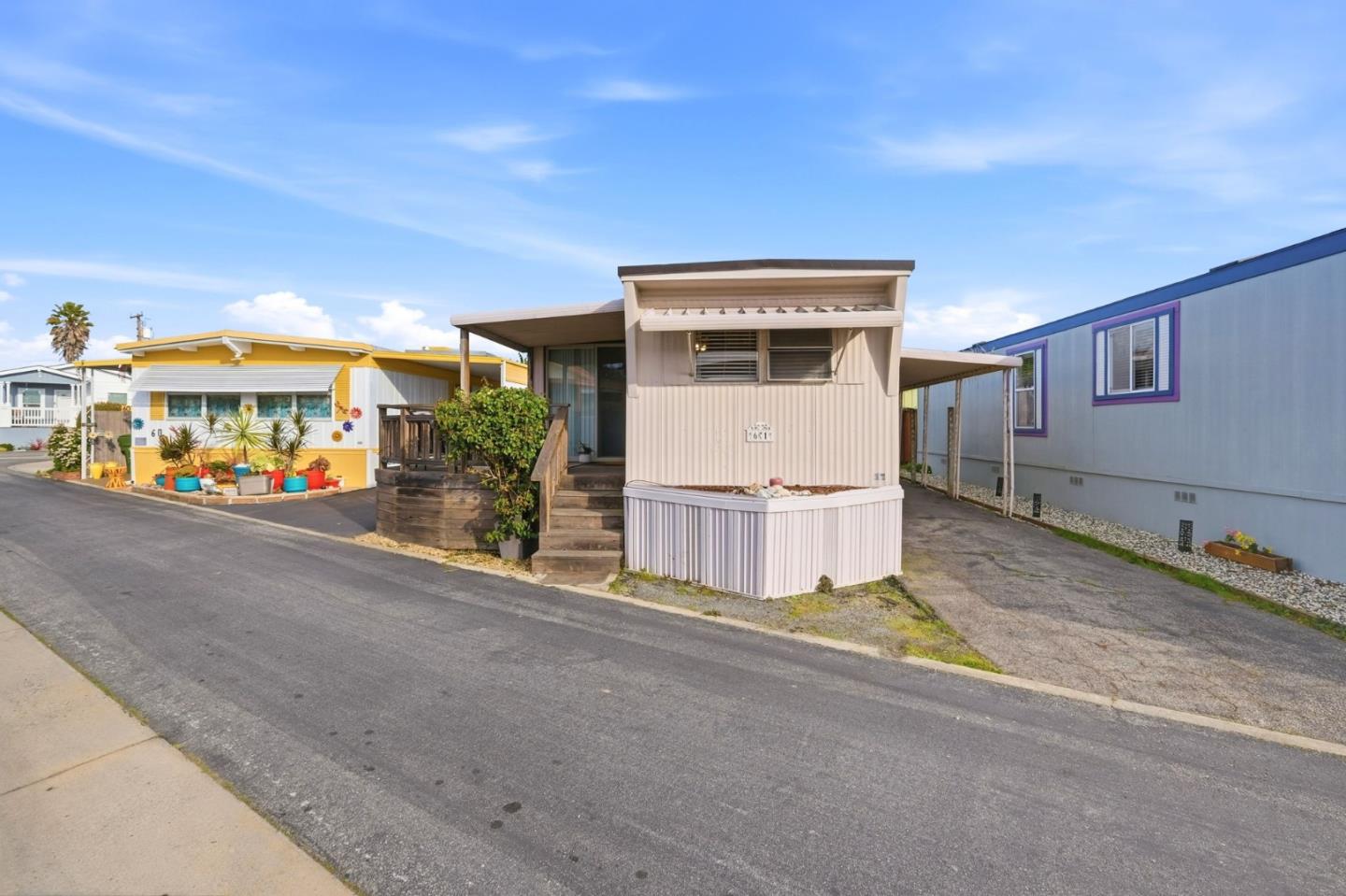 Detail Gallery Image 2 of 30 For 1555 Merrill St #61,  Santa Cruz,  CA 95062 - 1 Beds | 1 Baths