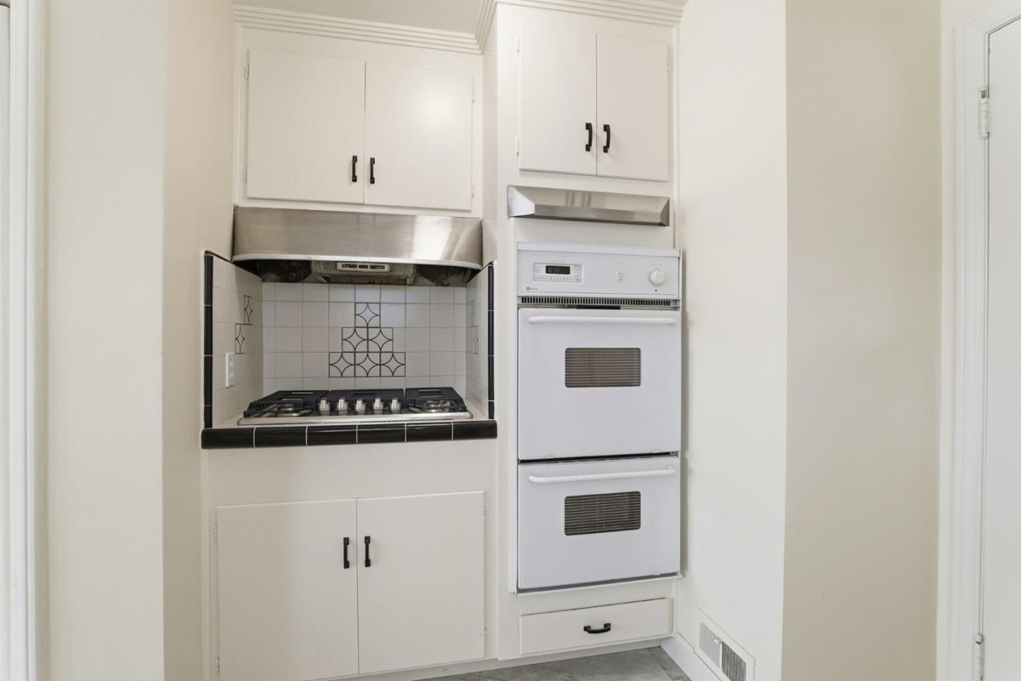 Detail Gallery Image 16 of 37 For 894 S 10th St, San Jose,  CA 95112 - 2 Beds | 1 Baths