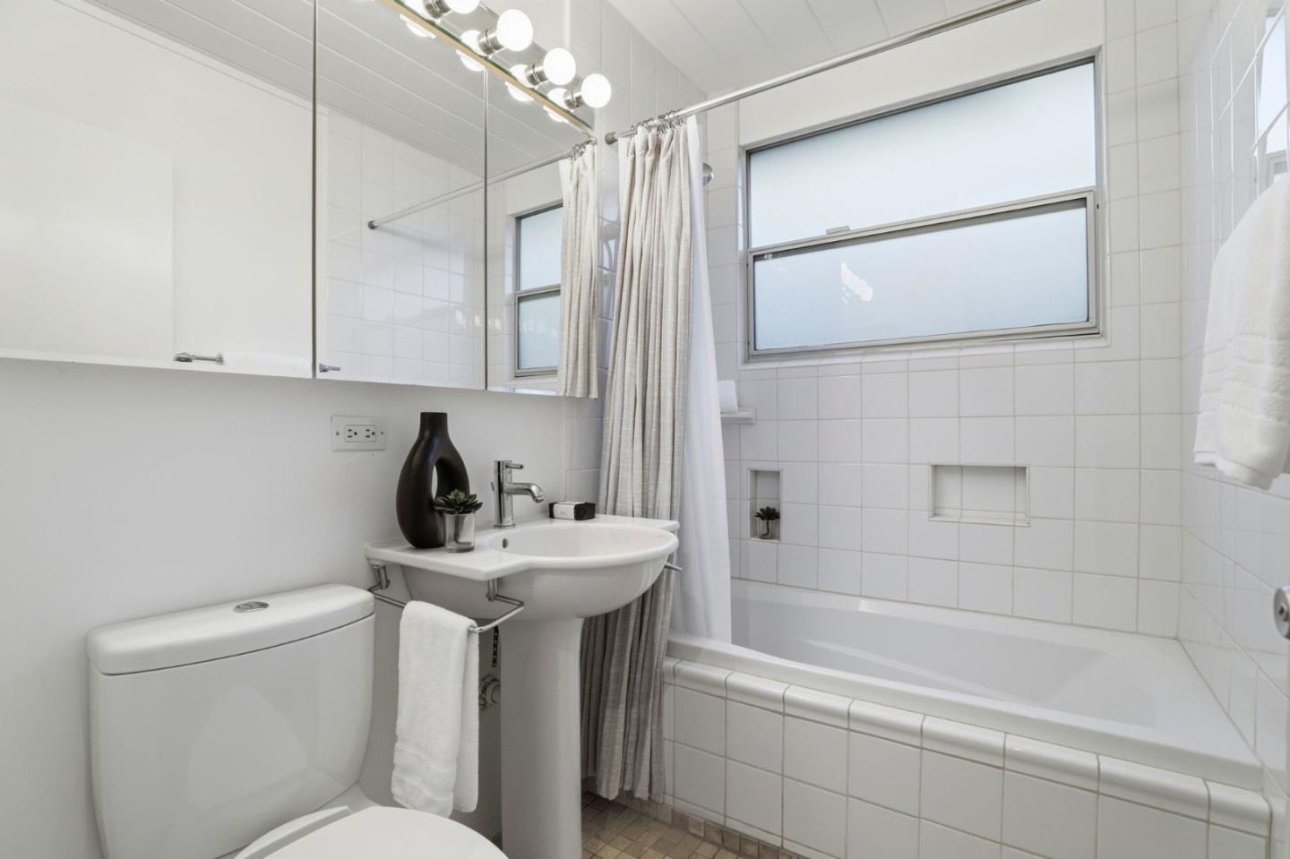 Detail Gallery Image 29 of 36 For 6179 Shadygrove Dr, Cupertino,  CA 95014 - 4 Beds | 2 Baths