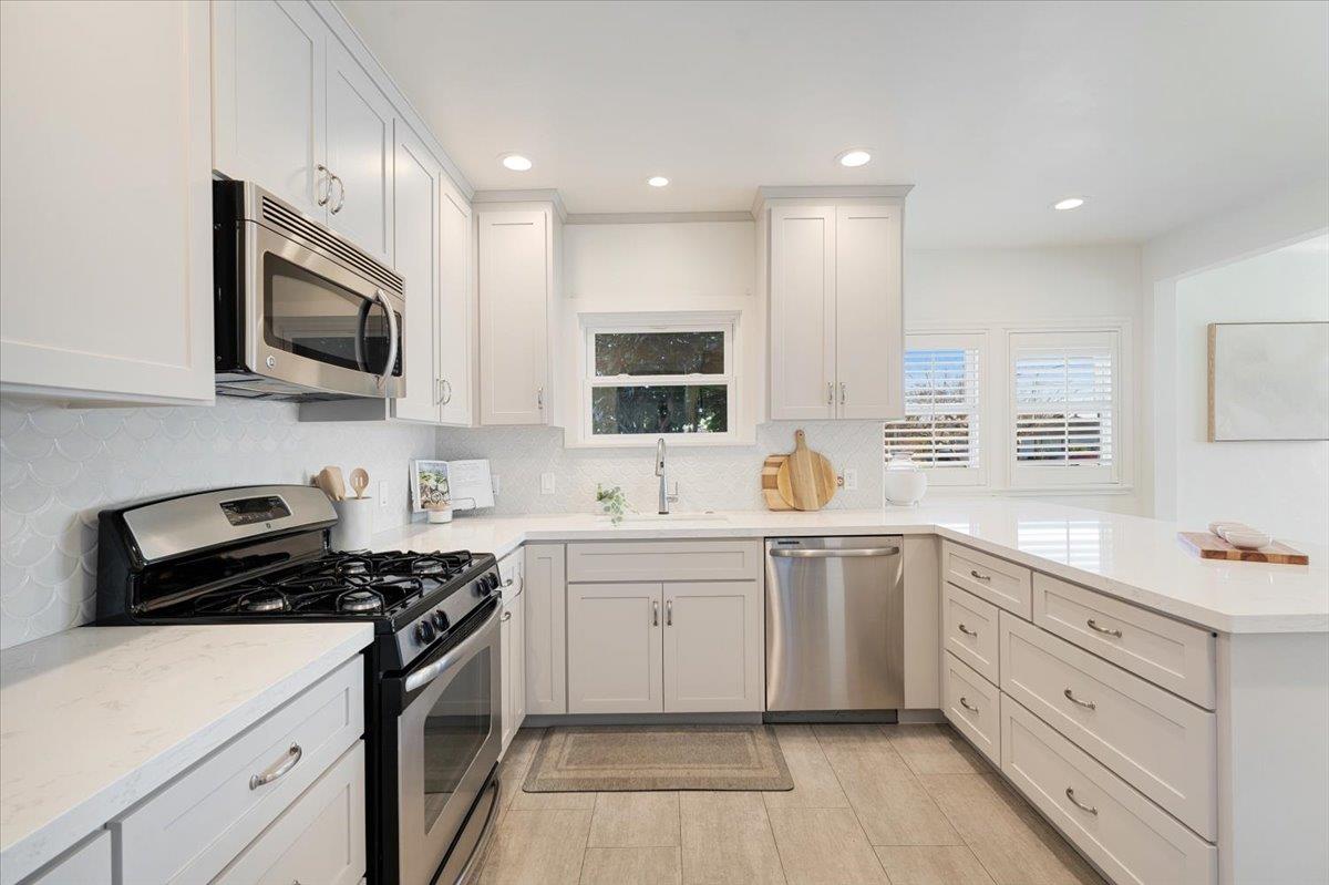 Detail Gallery Image 9 of 39 For 812 Tuttle Ave, Watsonville,  CA 95076 - 3 Beds | 2 Baths