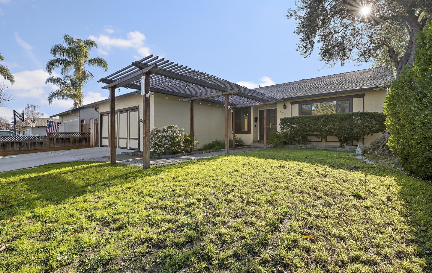 Detail Gallery Image 2 of 30 For 690 Albion Dr, San Jose,  CA 95136 - 4 Beds | 2 Baths