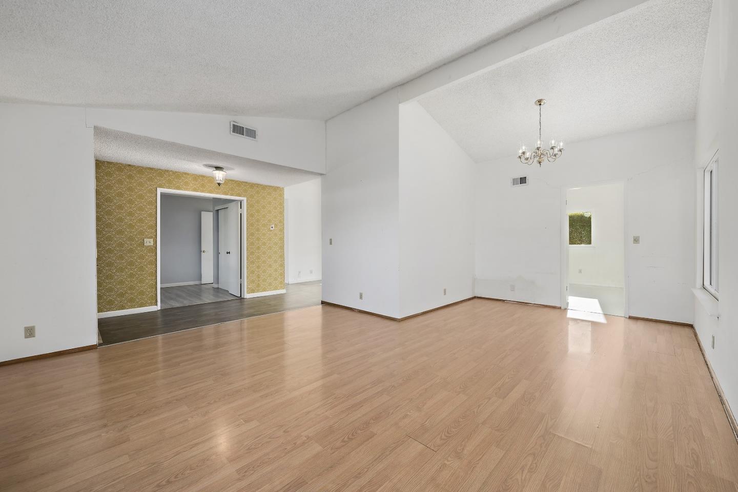 Detail Gallery Image 5 of 30 For 690 Albion Dr, San Jose,  CA 95136 - 4 Beds | 2 Baths