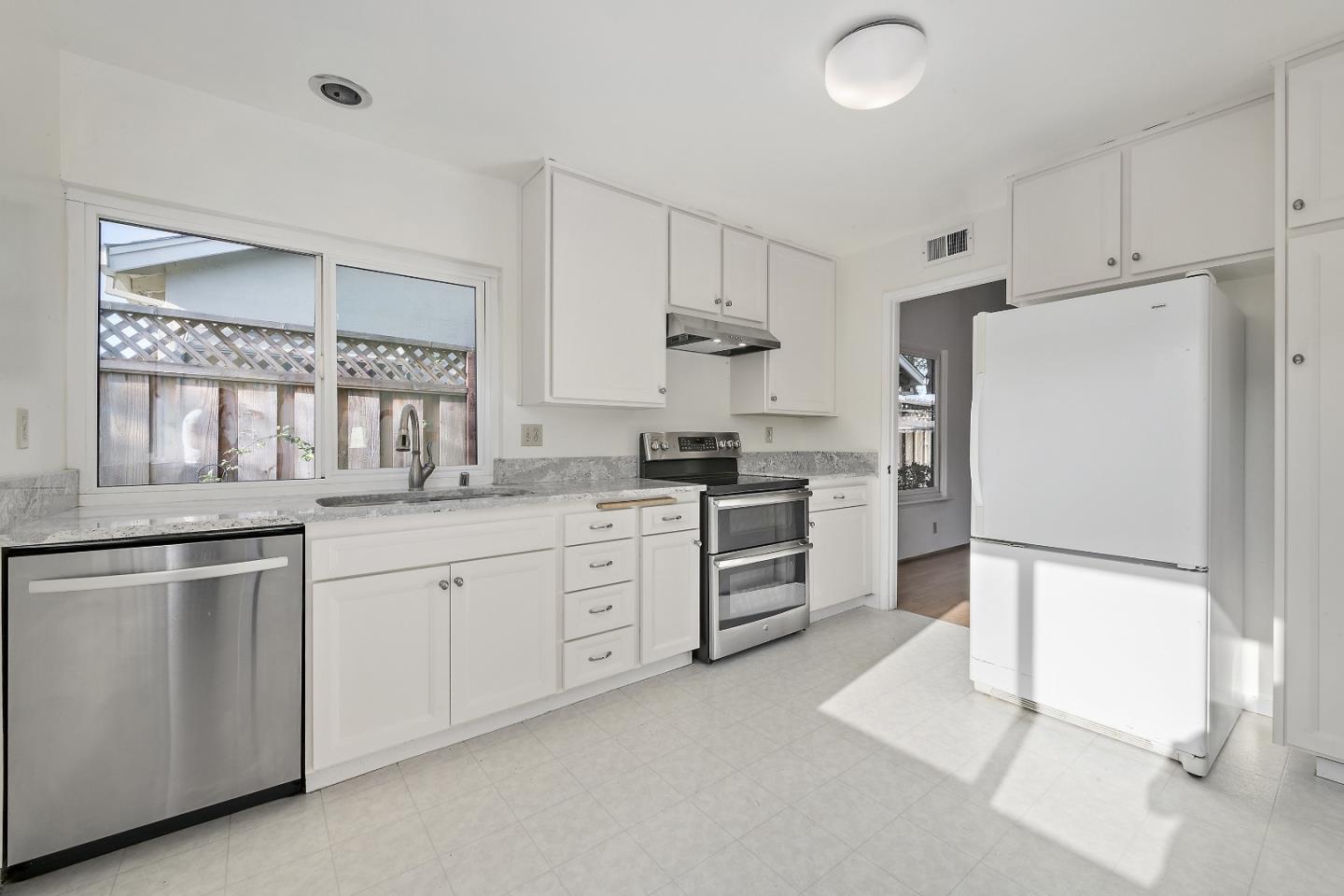 Detail Gallery Image 7 of 30 For 690 Albion Dr, San Jose,  CA 95136 - 4 Beds | 2 Baths