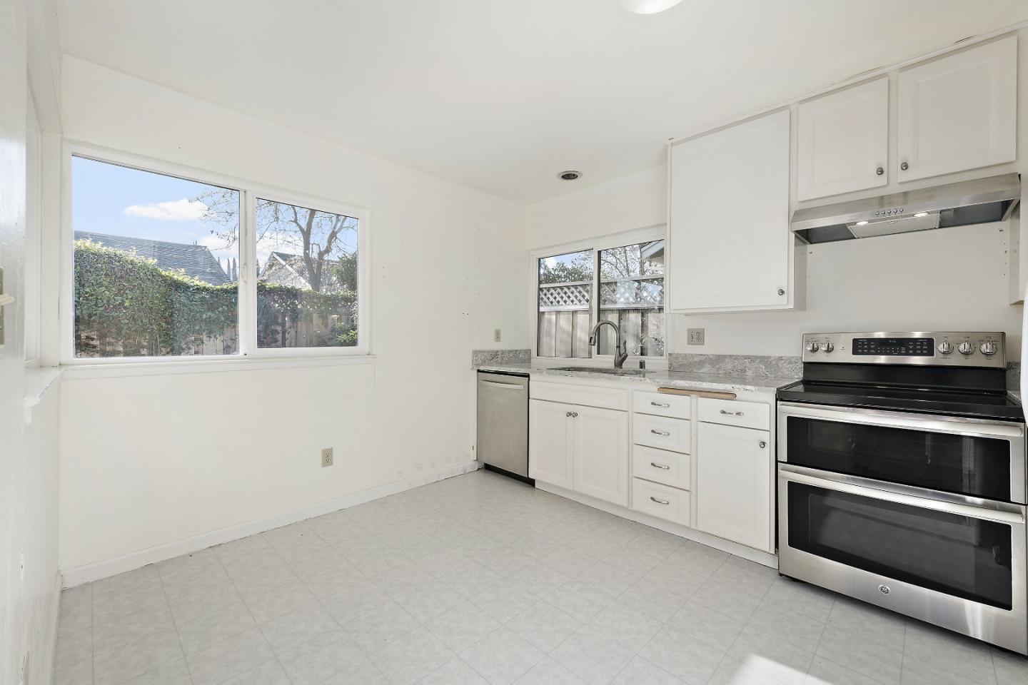 Detail Gallery Image 9 of 30 For 690 Albion Dr, San Jose,  CA 95136 - 4 Beds | 2 Baths