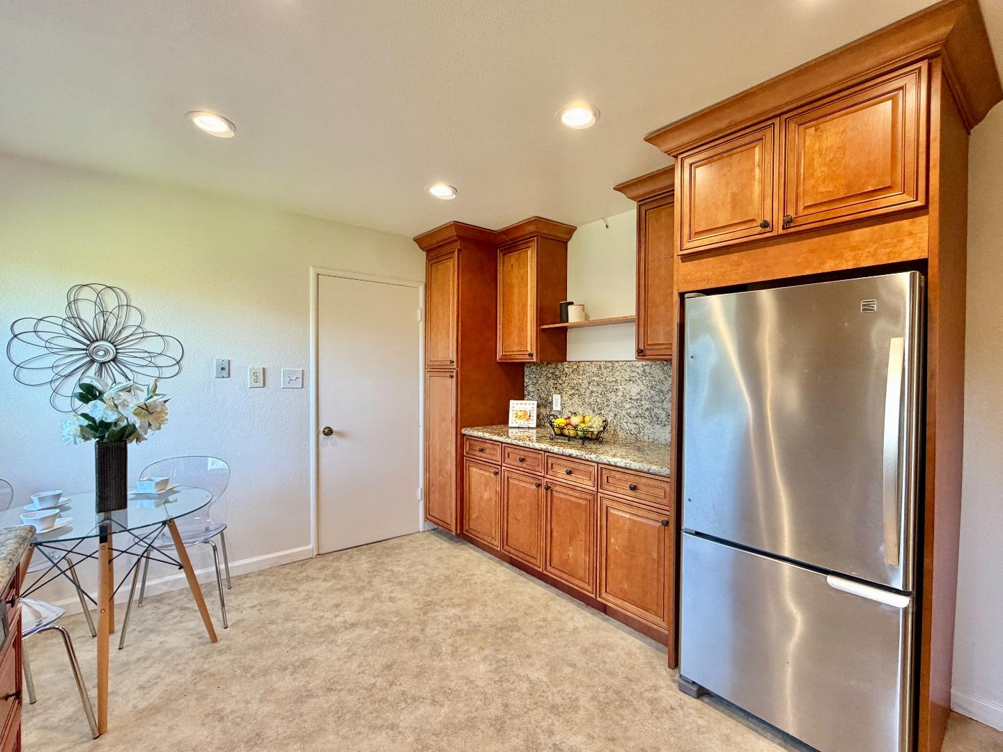 Detail Gallery Image 6 of 17 For 1362 Lillian Ave, Sunnyvale,  CA 94087 - 2 Beds | 1 Baths