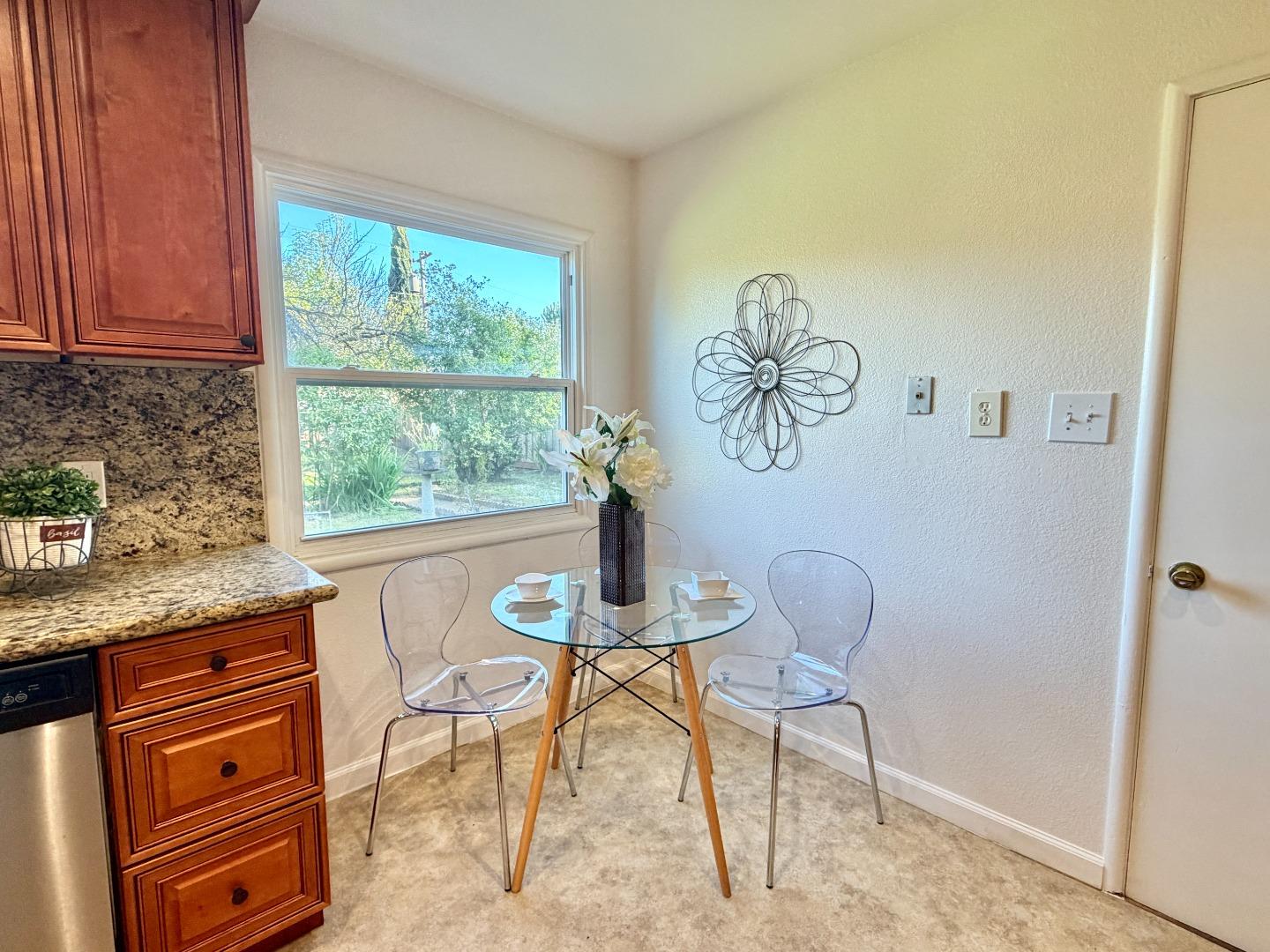 Detail Gallery Image 8 of 17 For 1362 Lillian Ave, Sunnyvale,  CA 94087 - 2 Beds | 1 Baths