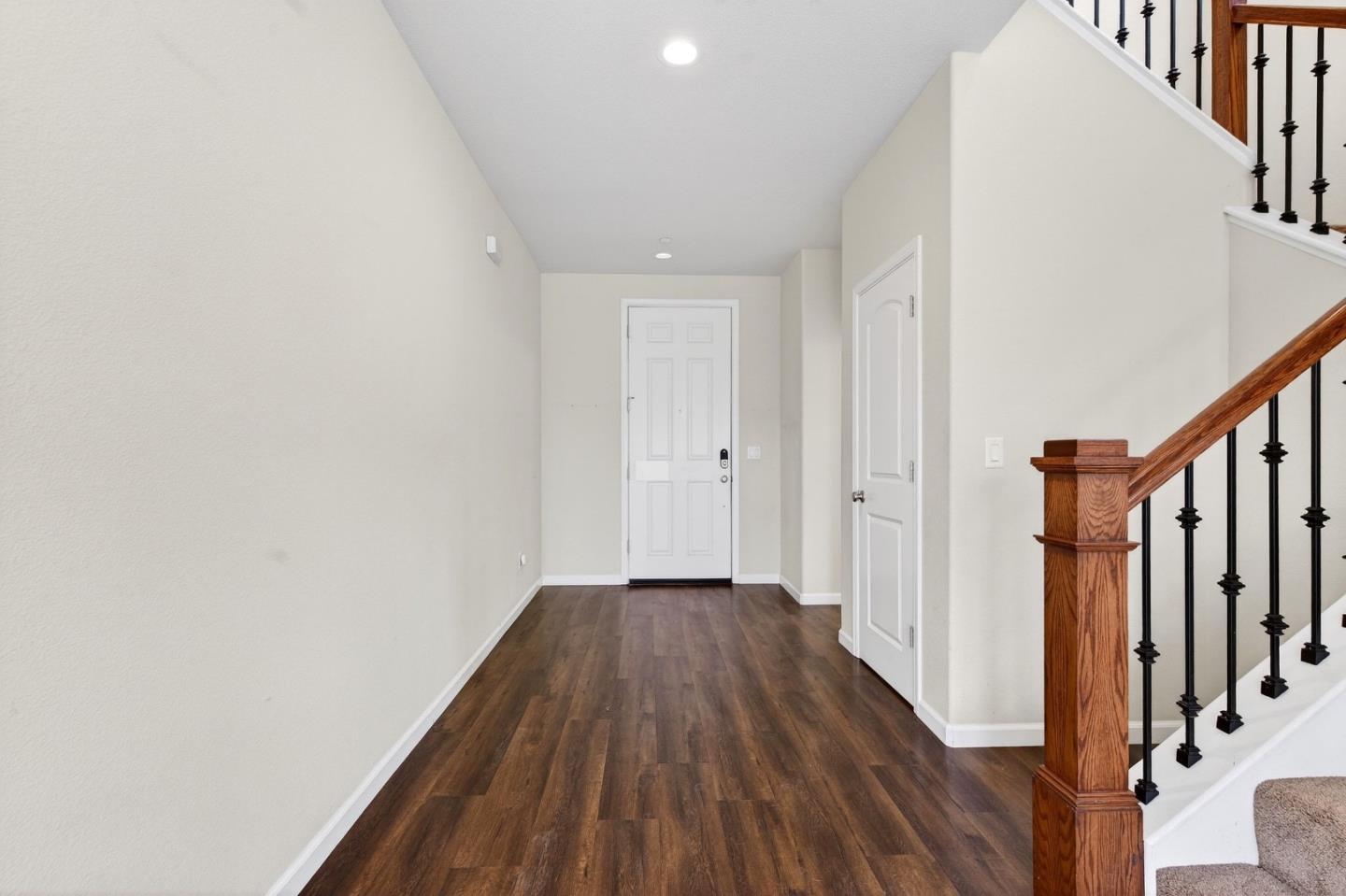 Detail Gallery Image 10 of 57 For 301 Slate Ave, Hollister,  CA 95023 - 4 Beds | 2/1 Baths