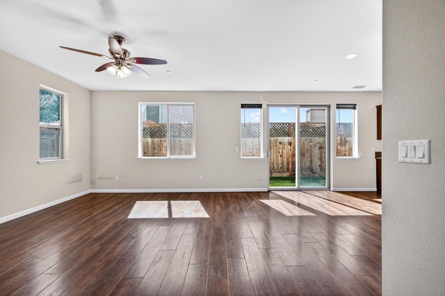 Detail Gallery Image 12 of 57 For 301 Slate Ave, Hollister,  CA 95023 - 4 Beds | 2/1 Baths