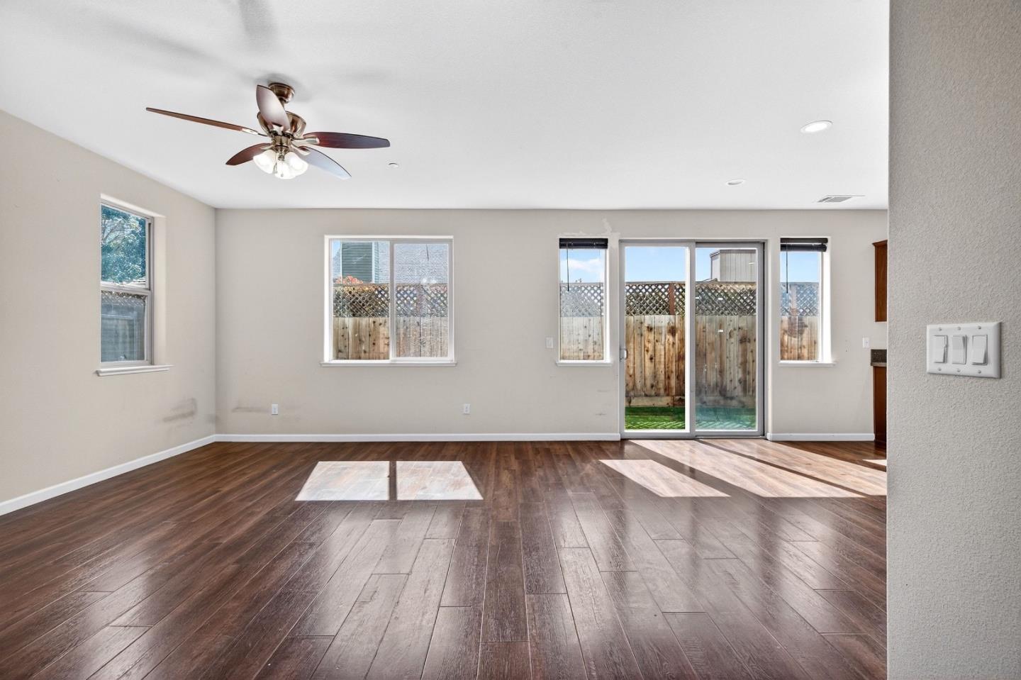 Detail Gallery Image 13 of 57 For 301 Slate Ave, Hollister,  CA 95023 - 4 Beds | 2/1 Baths