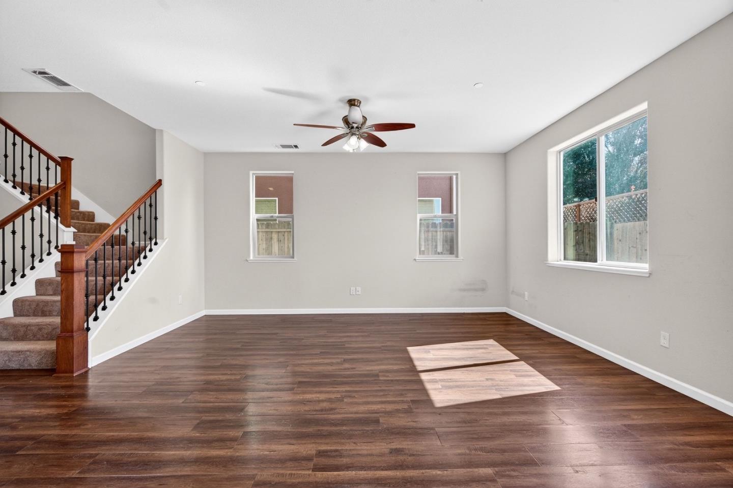 Detail Gallery Image 14 of 57 For 301 Slate Ave, Hollister,  CA 95023 - 4 Beds | 2/1 Baths