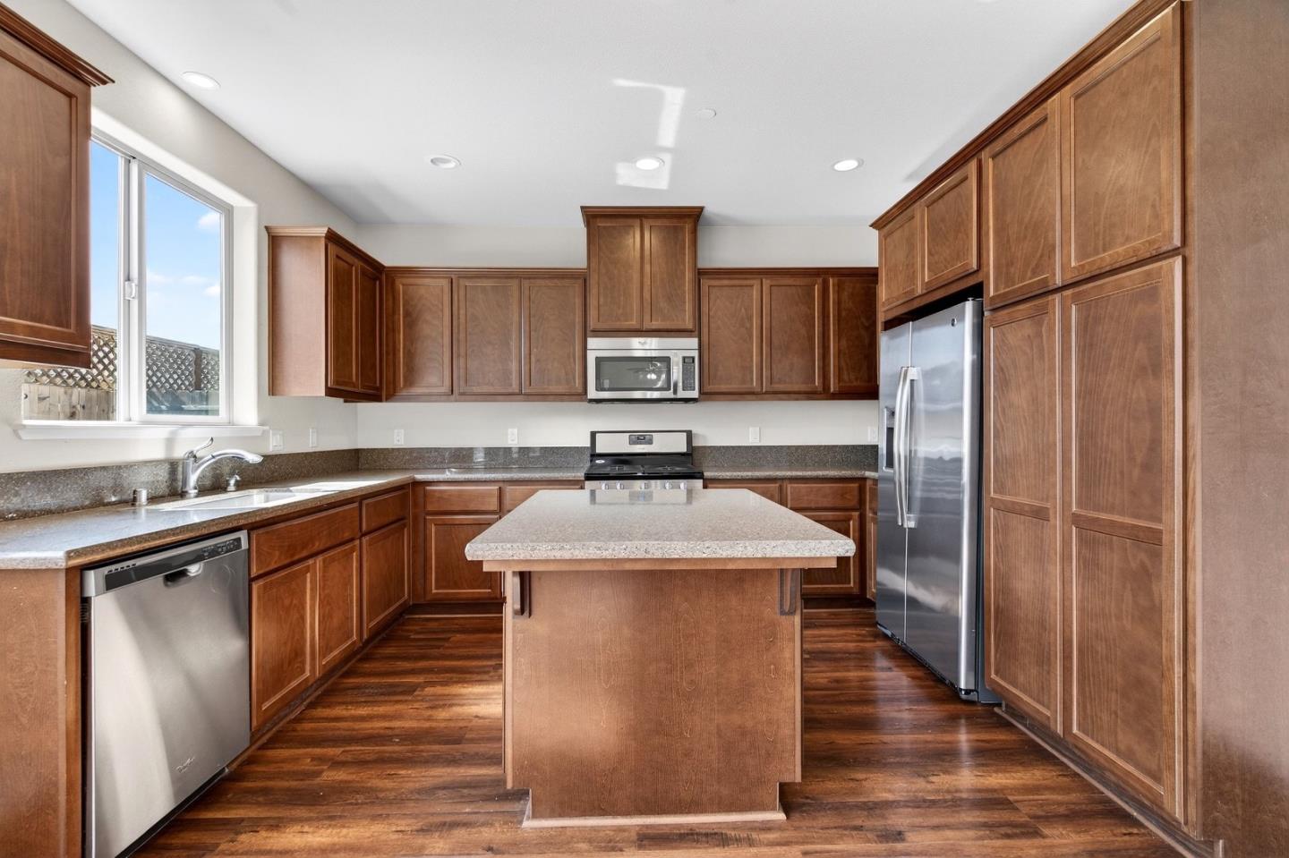 Detail Gallery Image 16 of 57 For 301 Slate Ave, Hollister,  CA 95023 - 4 Beds | 2/1 Baths