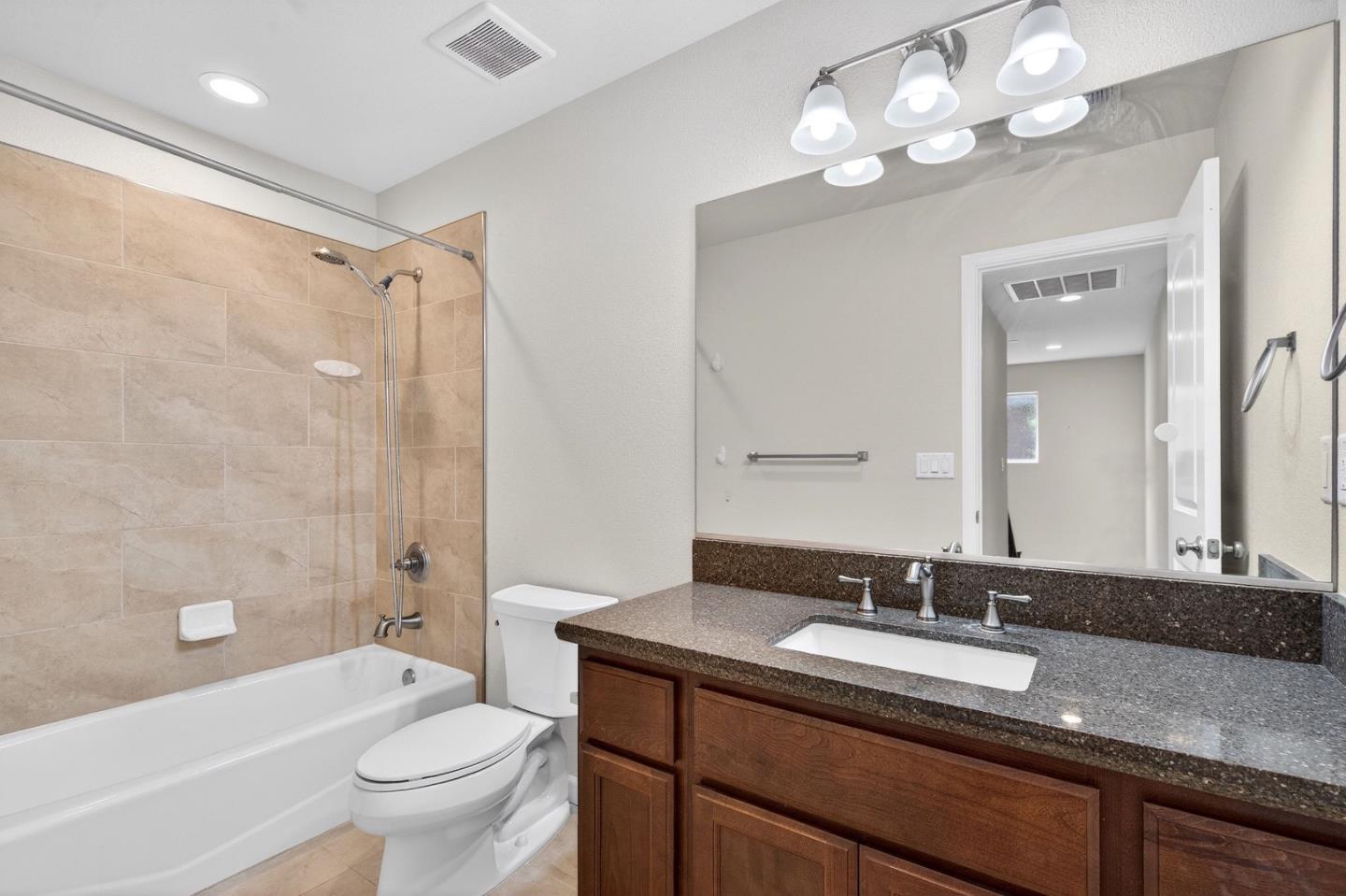 Detail Gallery Image 20 of 57 For 301 Slate Ave, Hollister,  CA 95023 - 4 Beds | 2/1 Baths