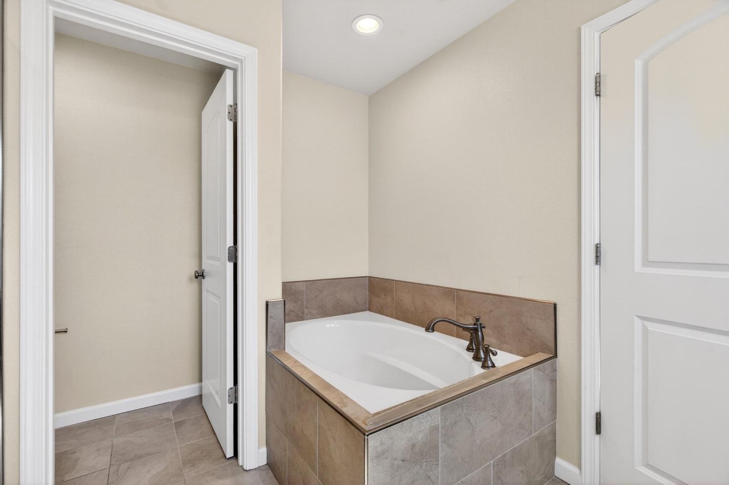 Detail Gallery Image 27 of 57 For 301 Slate Ave, Hollister,  CA 95023 - 4 Beds | 2/1 Baths