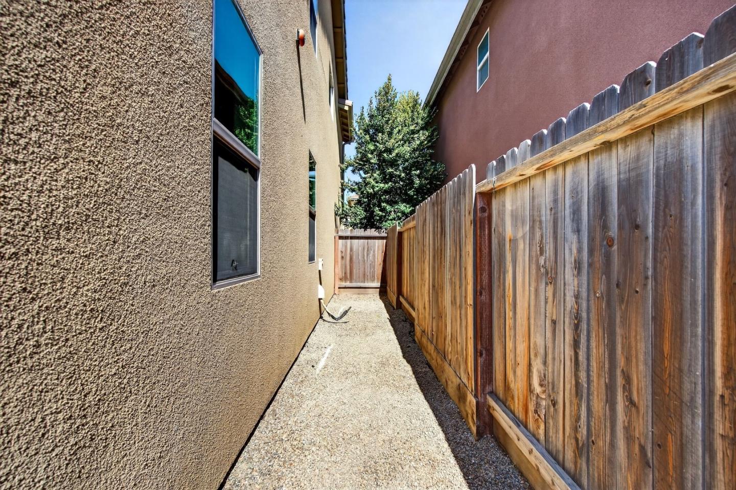 Detail Gallery Image 39 of 57 For 301 Slate Ave, Hollister,  CA 95023 - 4 Beds | 2/1 Baths