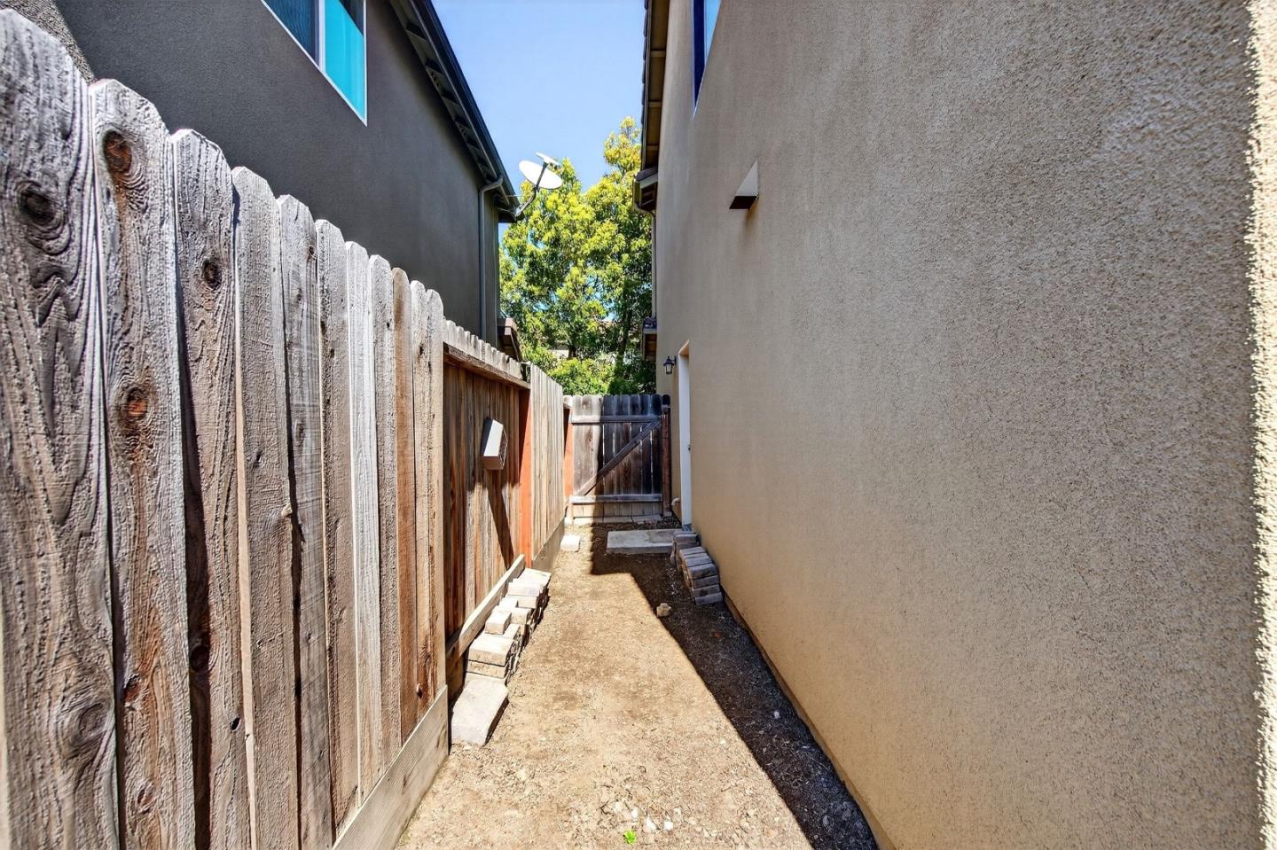 Detail Gallery Image 40 of 57 For 301 Slate Ave, Hollister,  CA 95023 - 4 Beds | 2/1 Baths