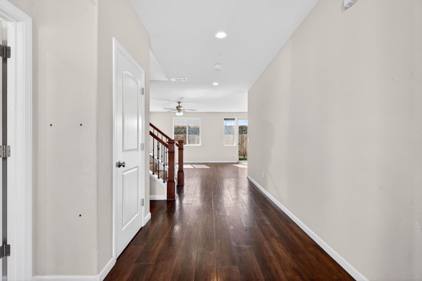 Detail Gallery Image 7 of 57 For 301 Slate Ave, Hollister,  CA 95023 - 4 Beds | 2/1 Baths