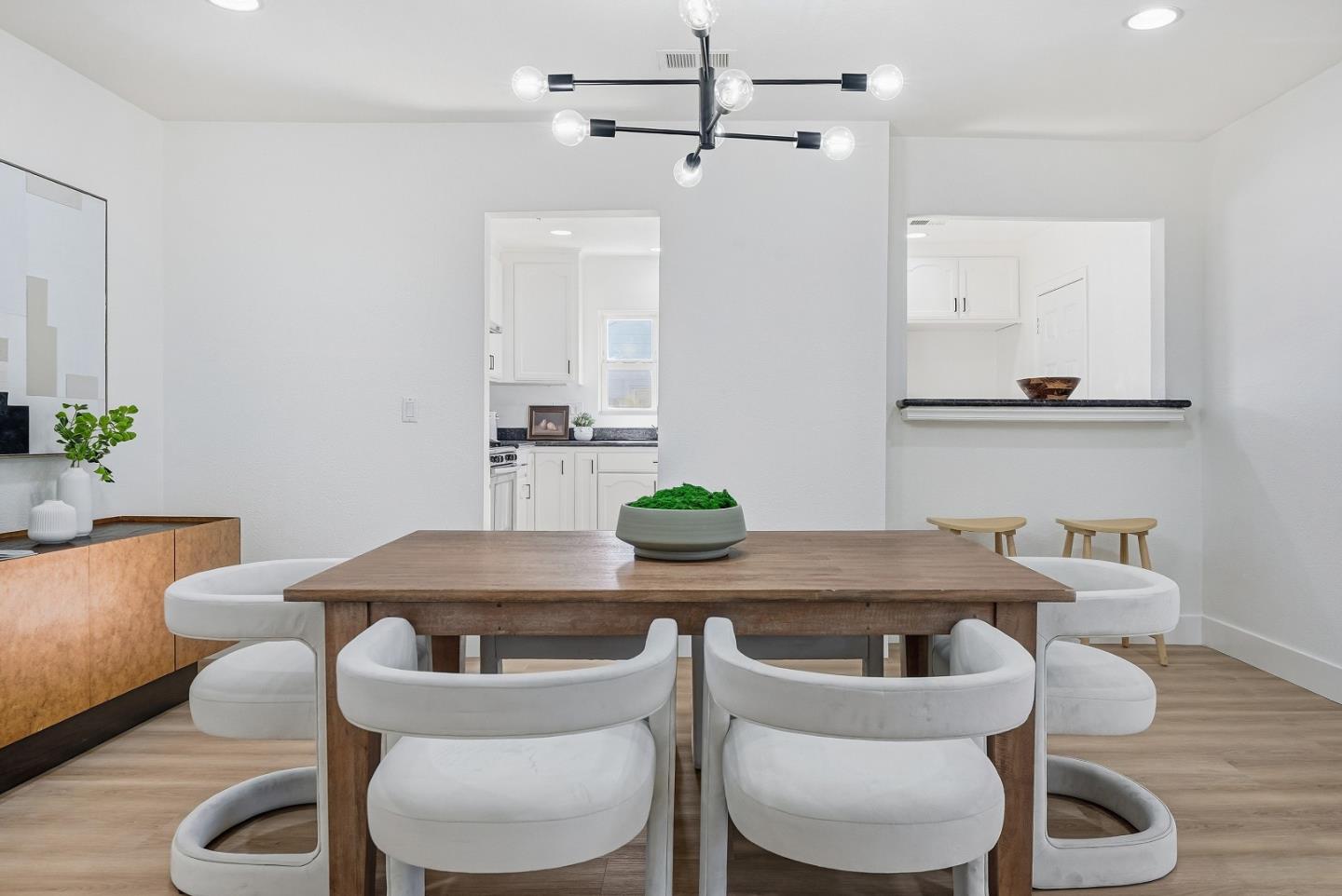 Detail Gallery Image 12 of 47 For 2370 Ralmar Ave, East Palo Alto,  CA 94303 - 4 Beds | 3 Baths