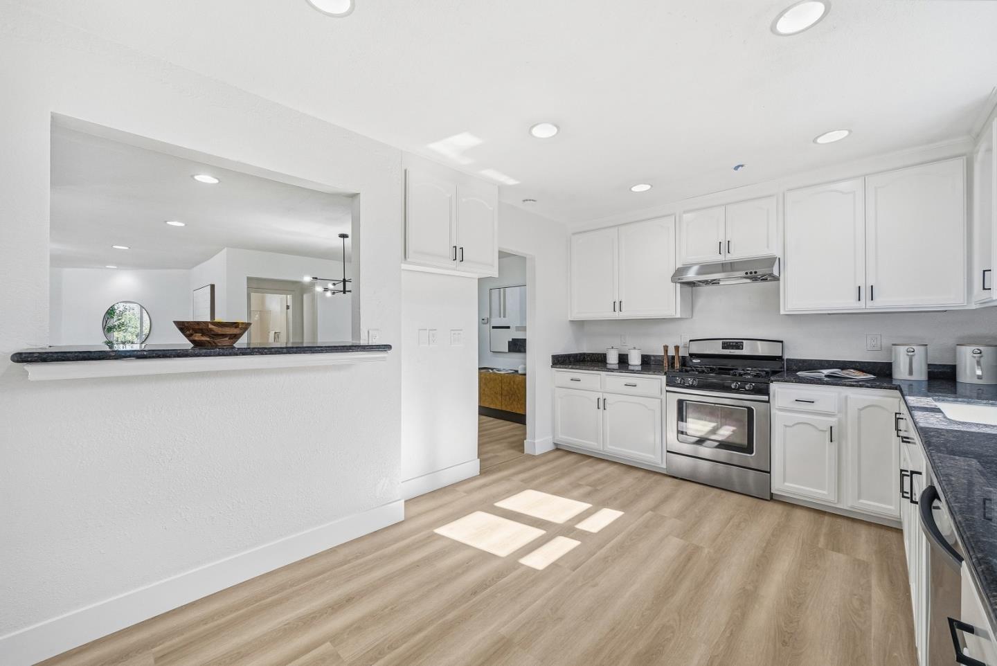 Detail Gallery Image 14 of 47 For 2370 Ralmar Ave, East Palo Alto,  CA 94303 - 4 Beds | 3 Baths