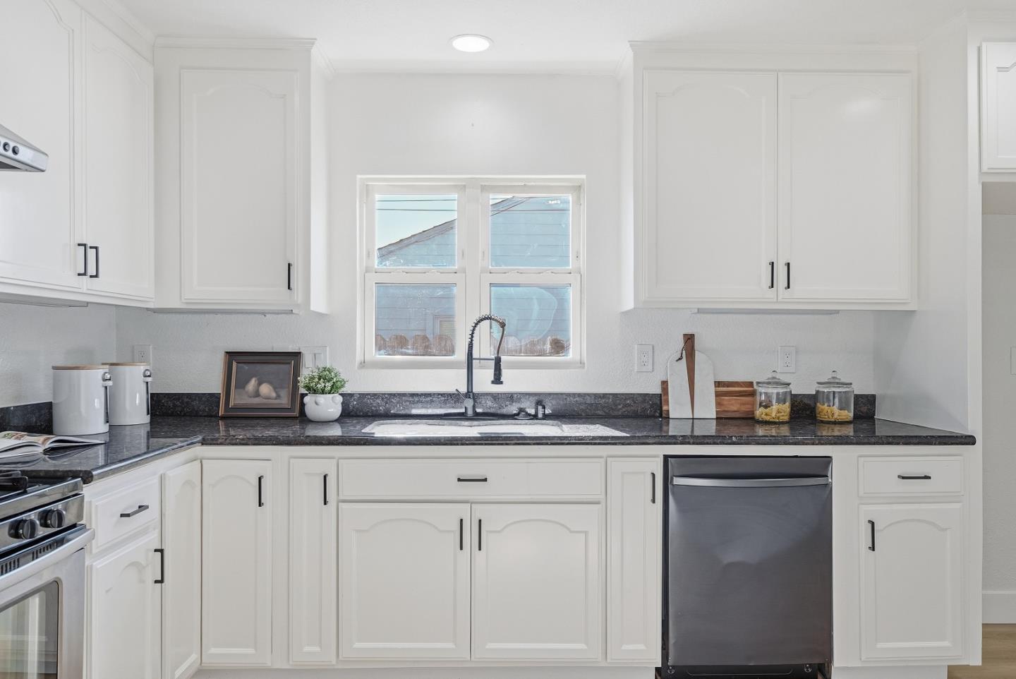 Detail Gallery Image 16 of 47 For 2370 Ralmar Ave, East Palo Alto,  CA 94303 - 4 Beds | 3 Baths