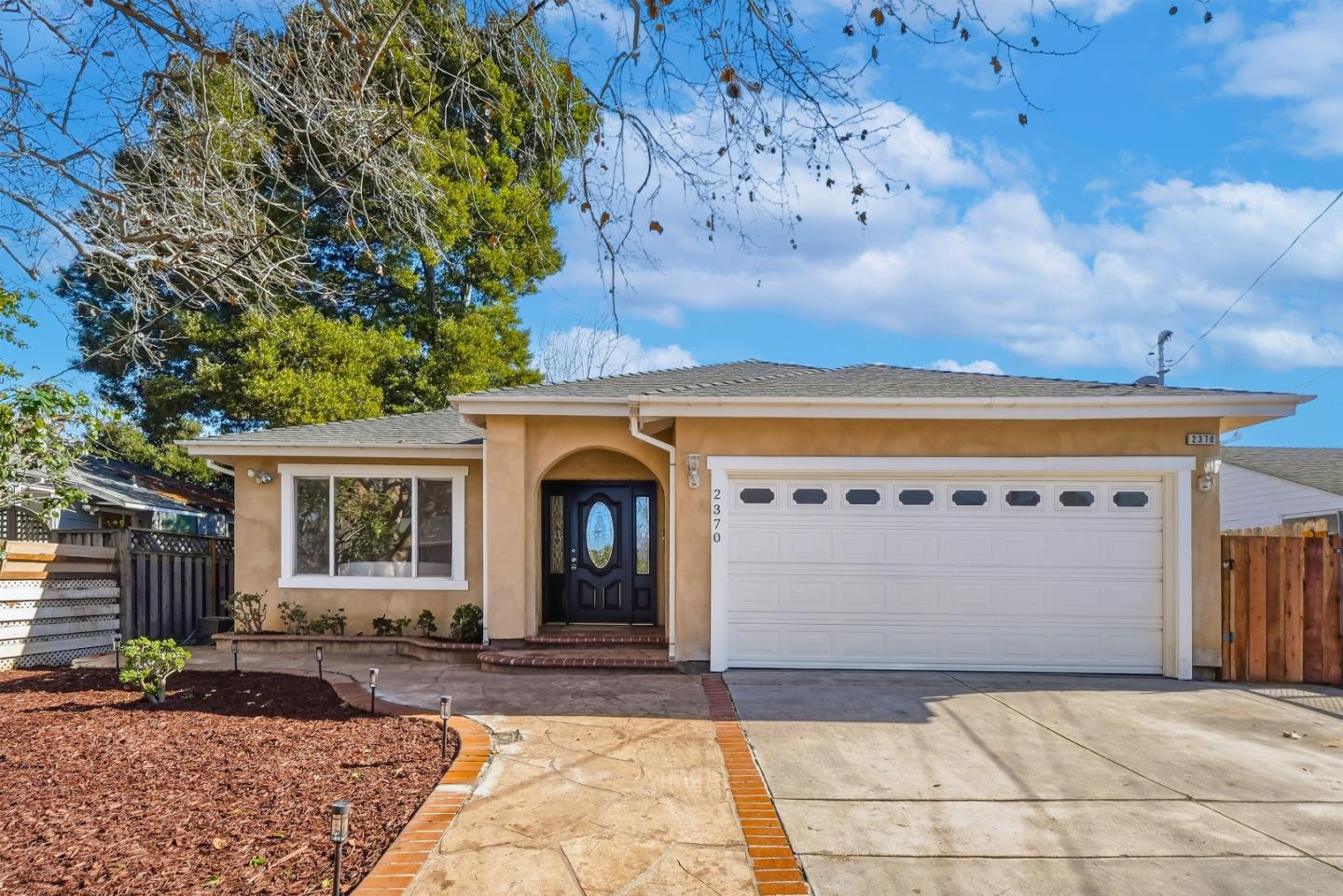 Detail Gallery Image 4 of 47 For 2370 Ralmar Ave, East Palo Alto,  CA 94303 - 4 Beds | 3 Baths