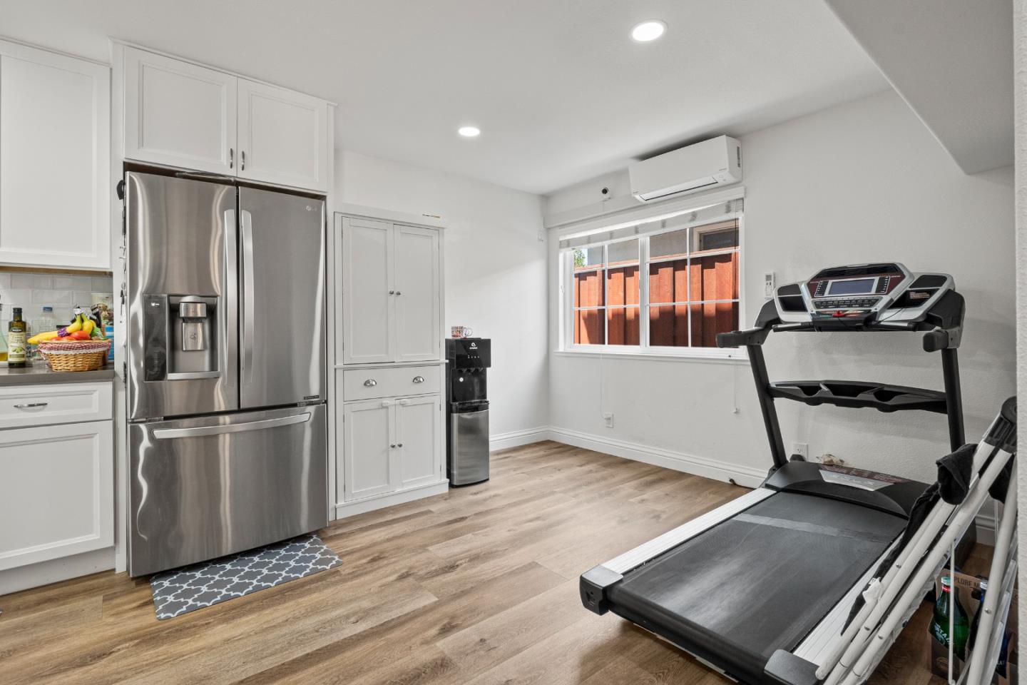 Detail Gallery Image 11 of 23 For 197 Nottingham Ave, Redwood City,  CA 94063 - 2 Beds | 2 Baths