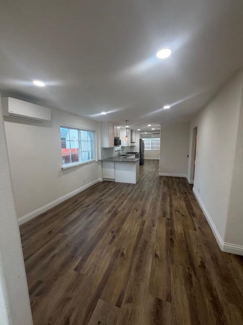 Detail Gallery Image 4 of 23 For 197 Nottingham Ave, Redwood City,  CA 94063 - 2 Beds | 2 Baths