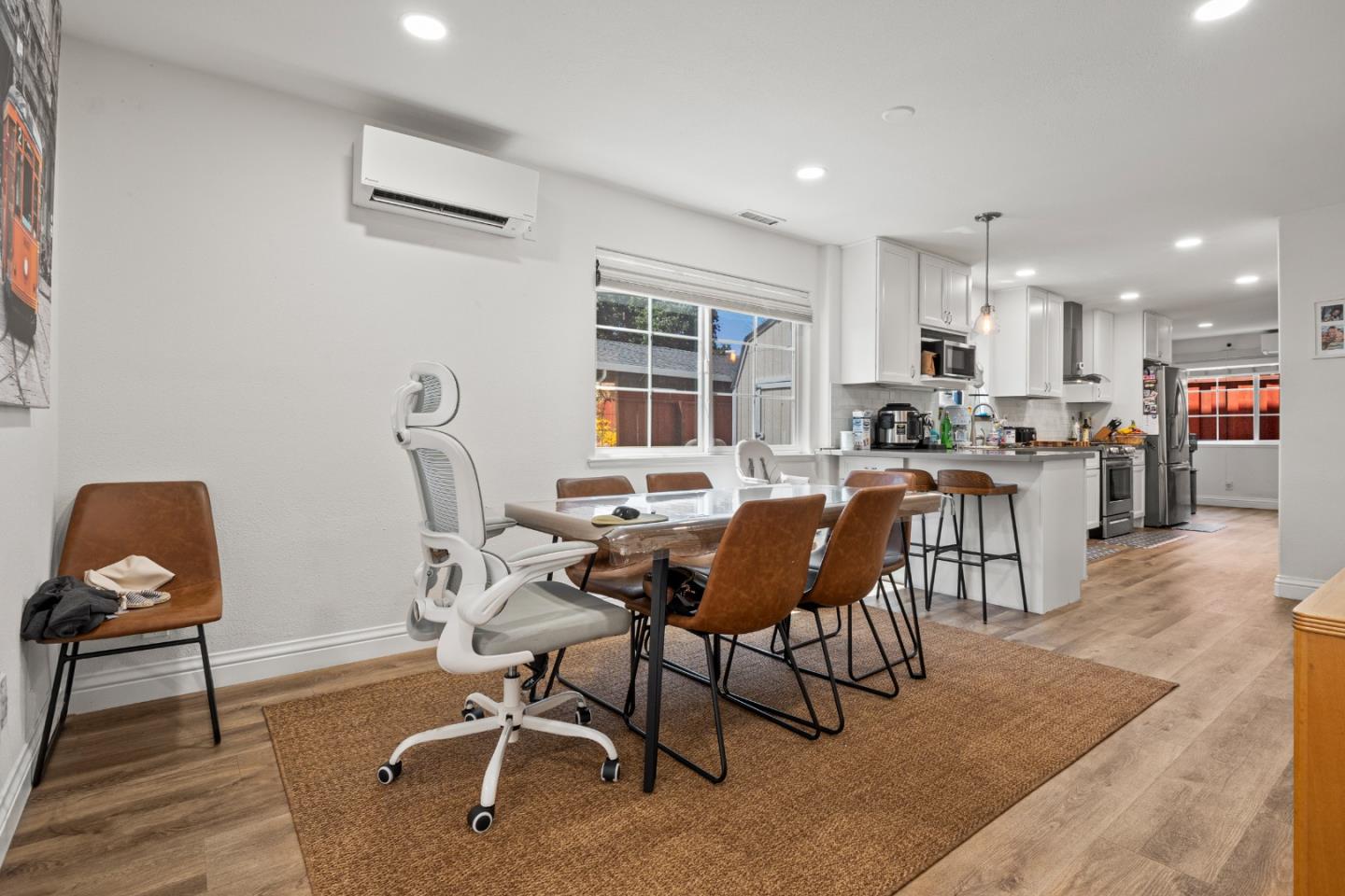 Detail Gallery Image 6 of 23 For 197 Nottingham Ave, Redwood City,  CA 94063 - 2 Beds | 2 Baths