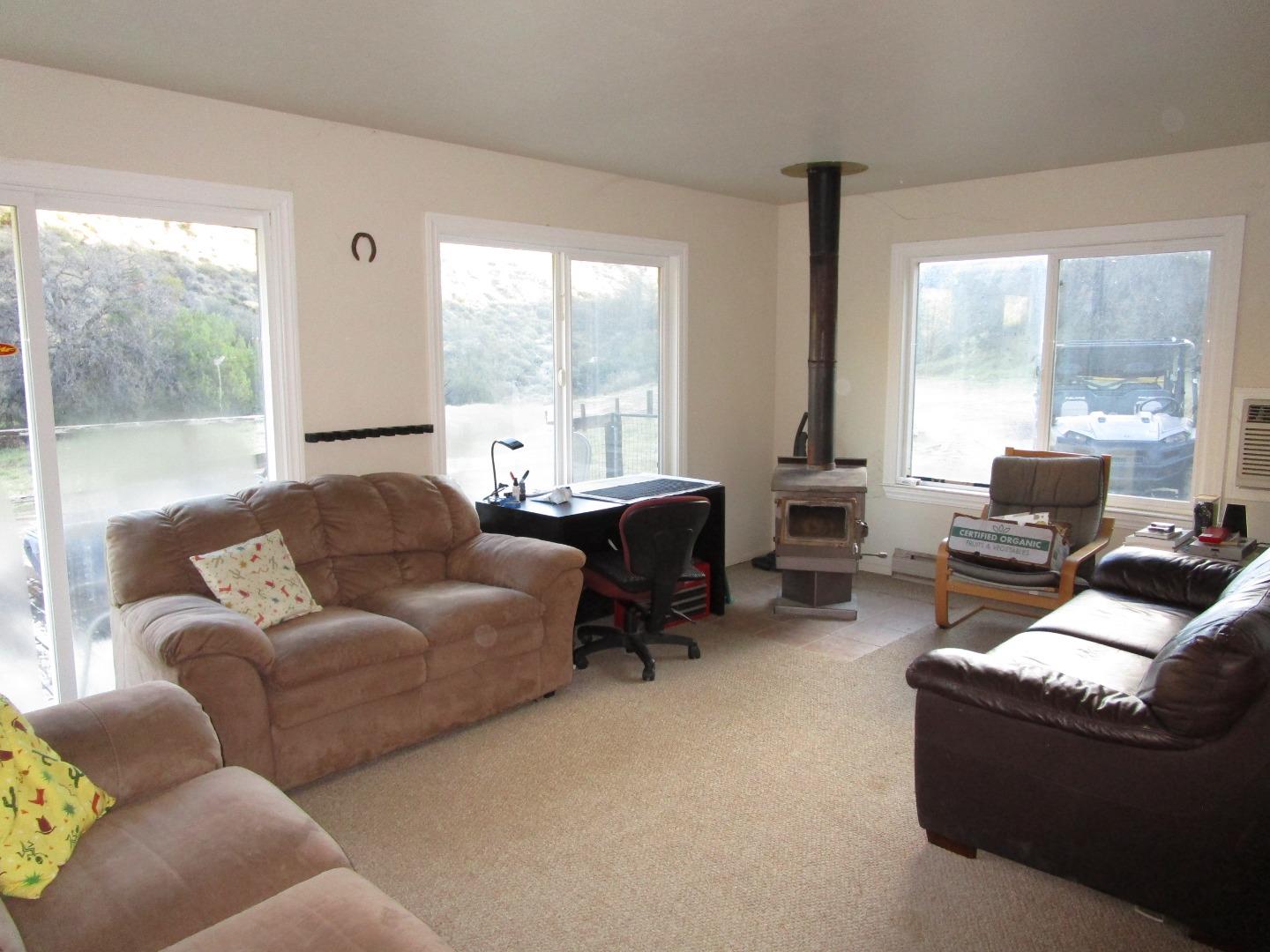 Detail Gallery Image 12 of 35 For 19825 New Idria Rd, Paicines,  CA 95043 - 6 Beds | 3 Baths