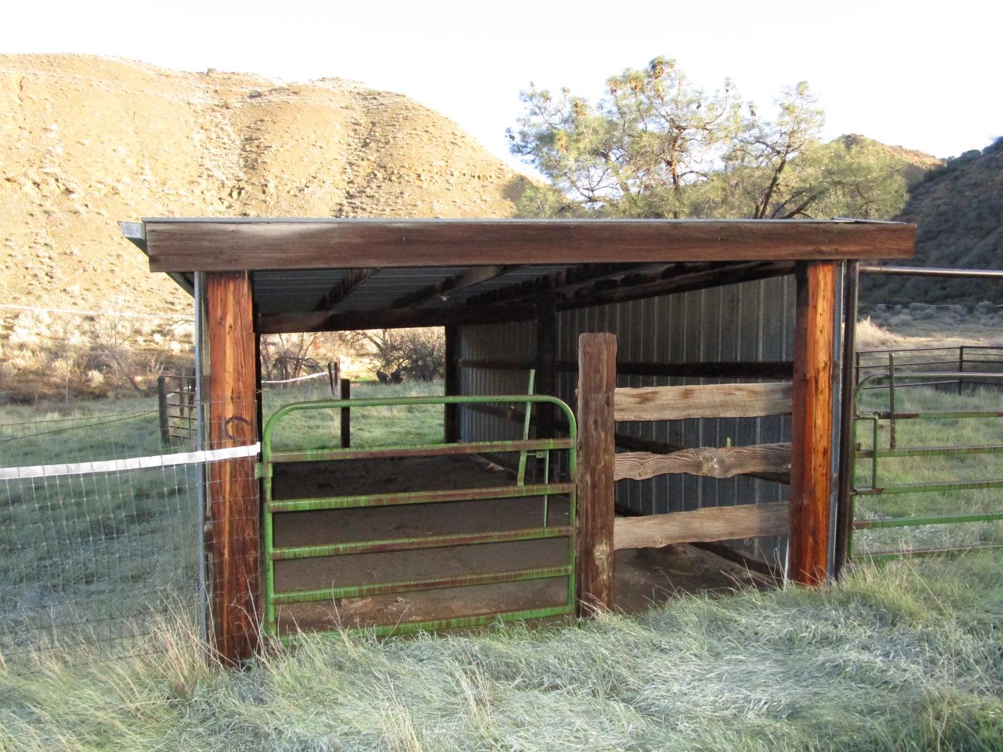 Detail Gallery Image 21 of 35 For 19825 New Idria Rd, Paicines,  CA 95043 - 6 Beds | 3 Baths