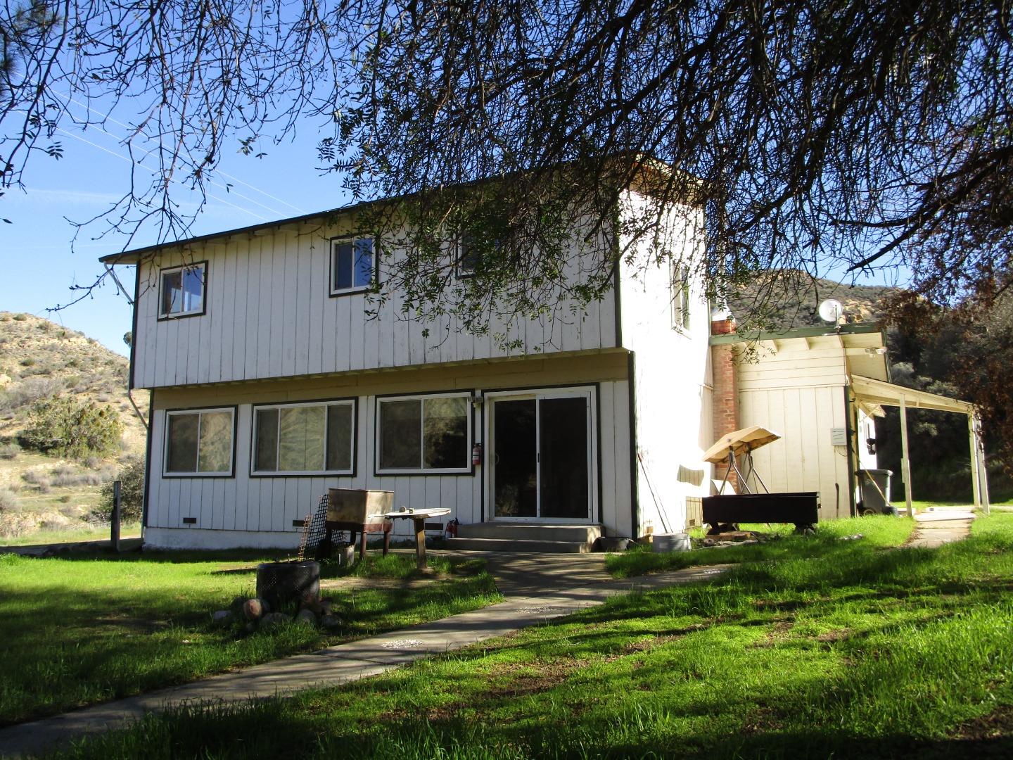 Detail Gallery Image 3 of 35 For 19825 New Idria Rd, Paicines,  CA 95043 - 6 Beds | 3 Baths