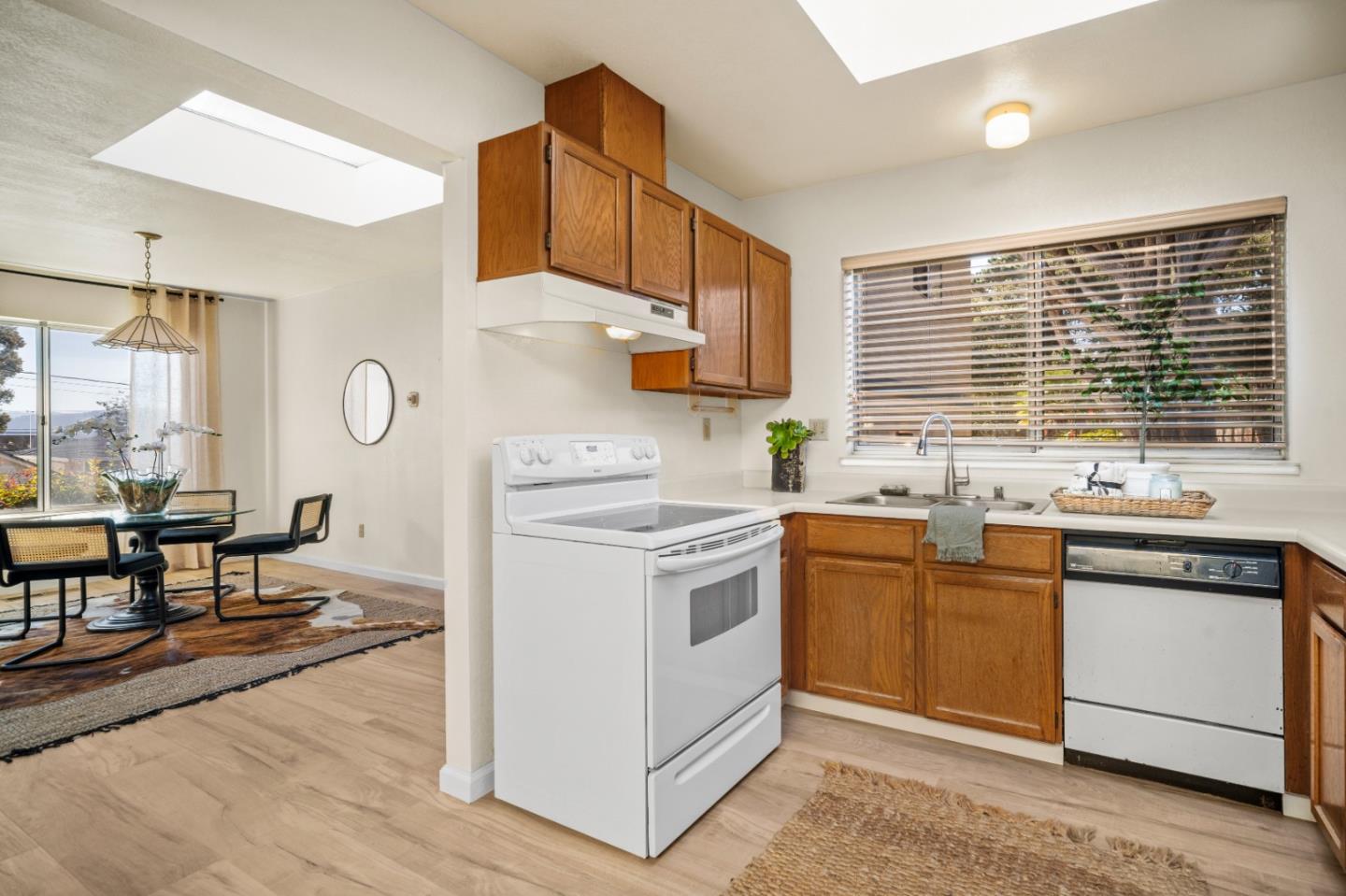 Detail Gallery Image 15 of 37 For 926 Roosevelt St, Monterey,  CA 93940 - 3 Beds | 2 Baths