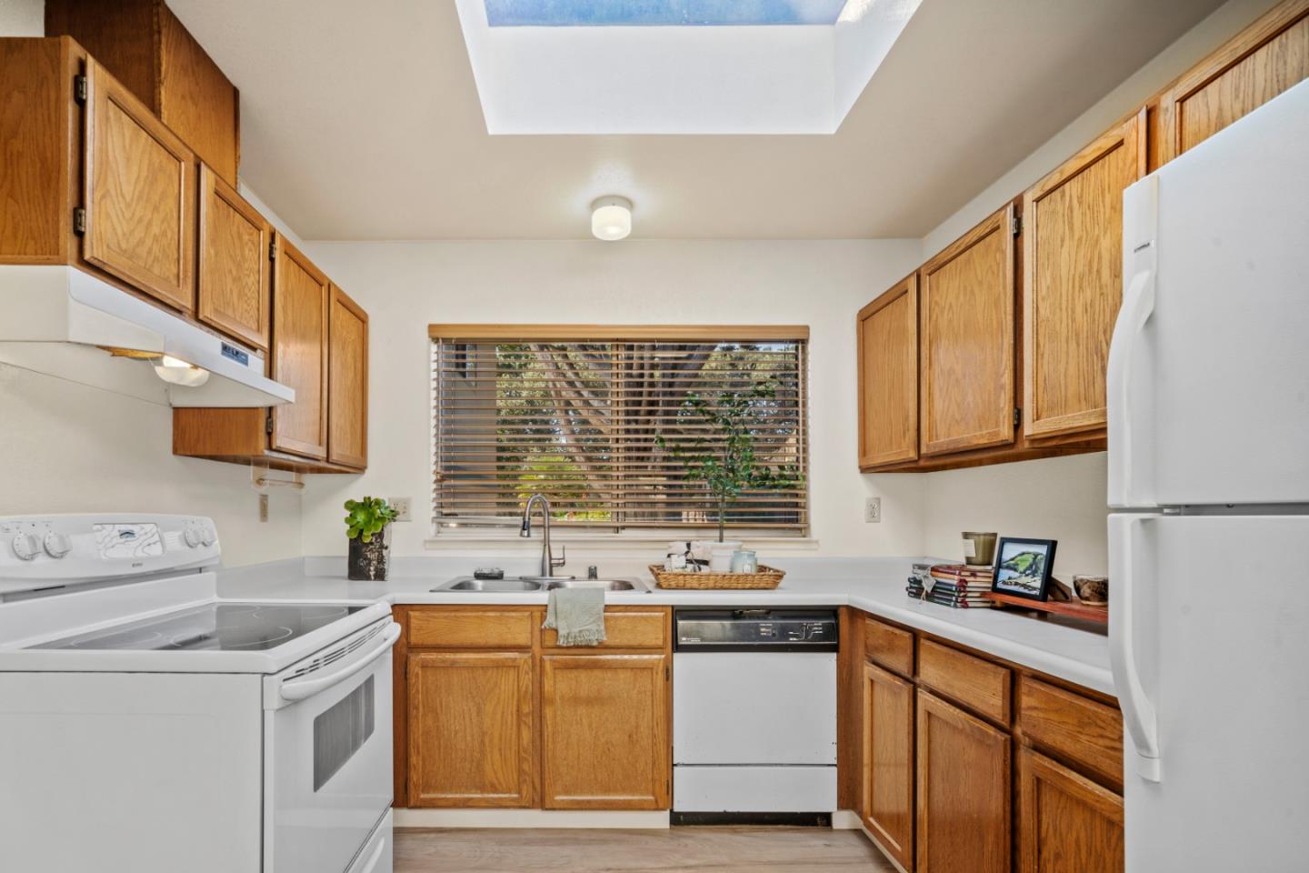 Detail Gallery Image 16 of 37 For 926 Roosevelt St, Monterey,  CA 93940 - 3 Beds | 2 Baths