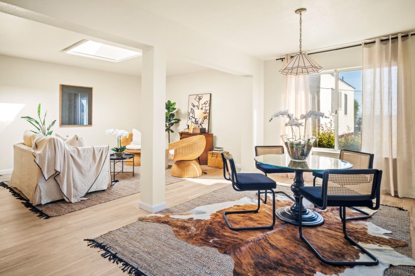 Detail Gallery Image 3 of 37 For 926 Roosevelt St, Monterey,  CA 93940 - 3 Beds | 2 Baths