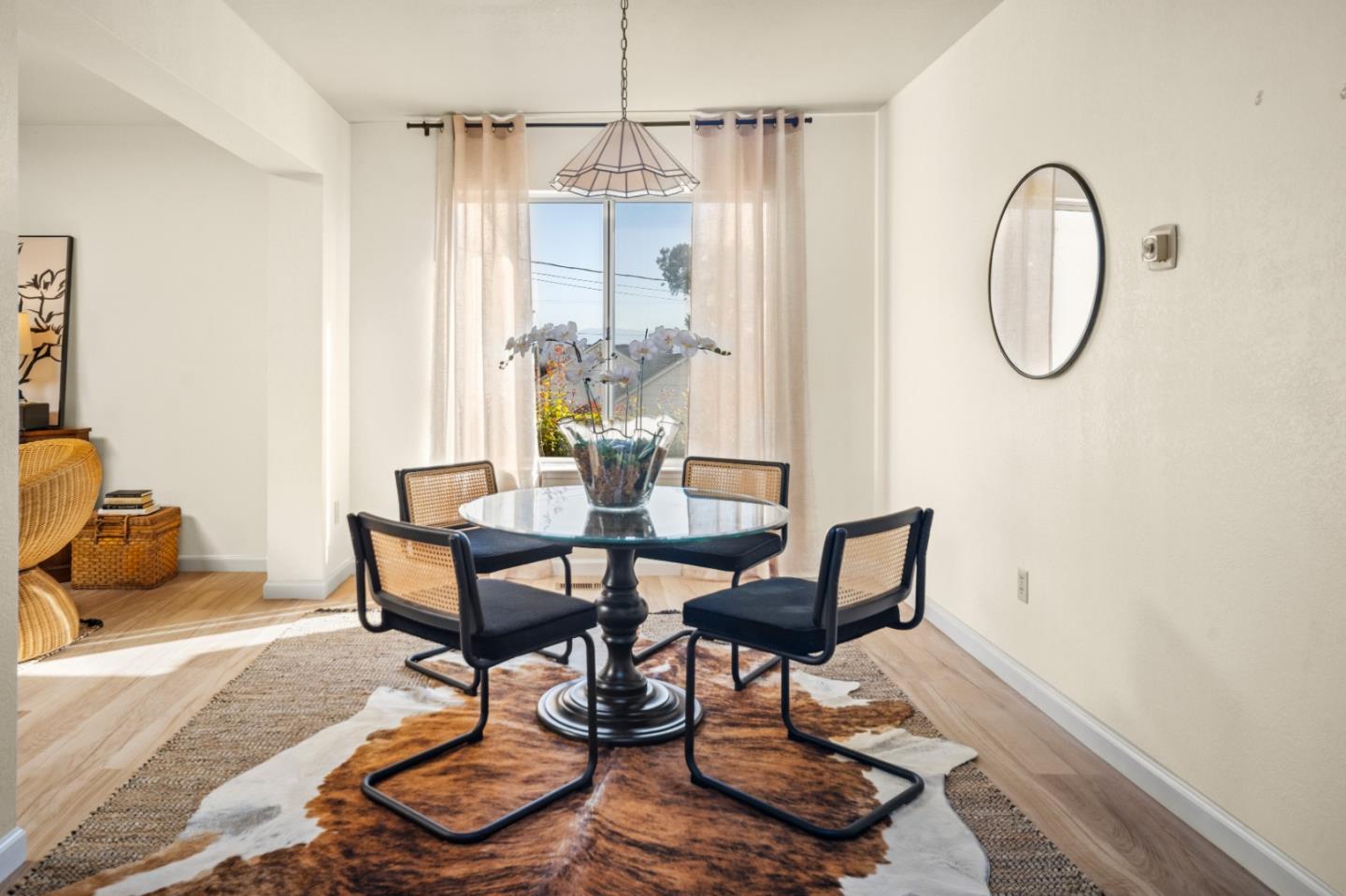 Detail Gallery Image 4 of 37 For 926 Roosevelt St, Monterey,  CA 93940 - 3 Beds | 2 Baths